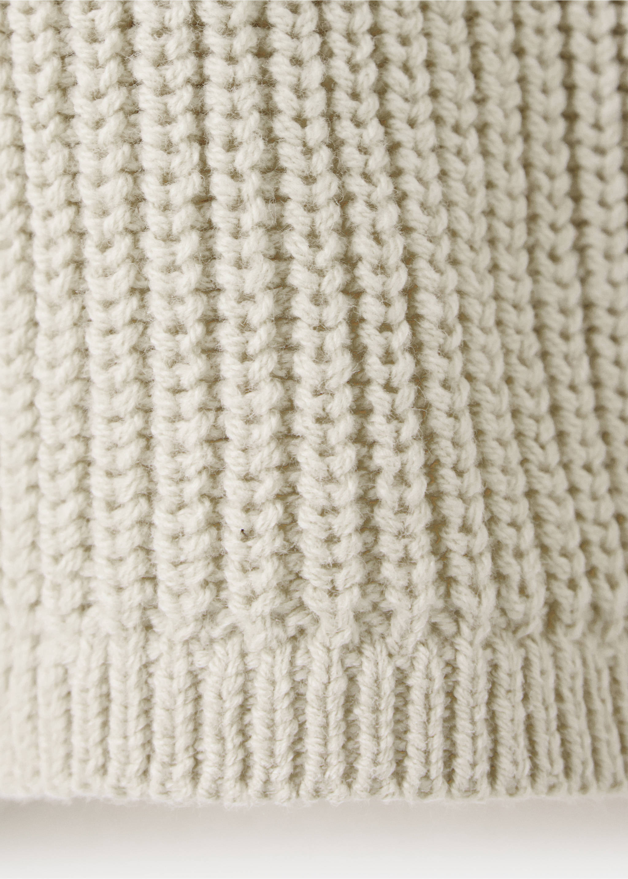 Buttoned knit sweater - Details of the article 8, Ecru. Ref: 37083882-00.