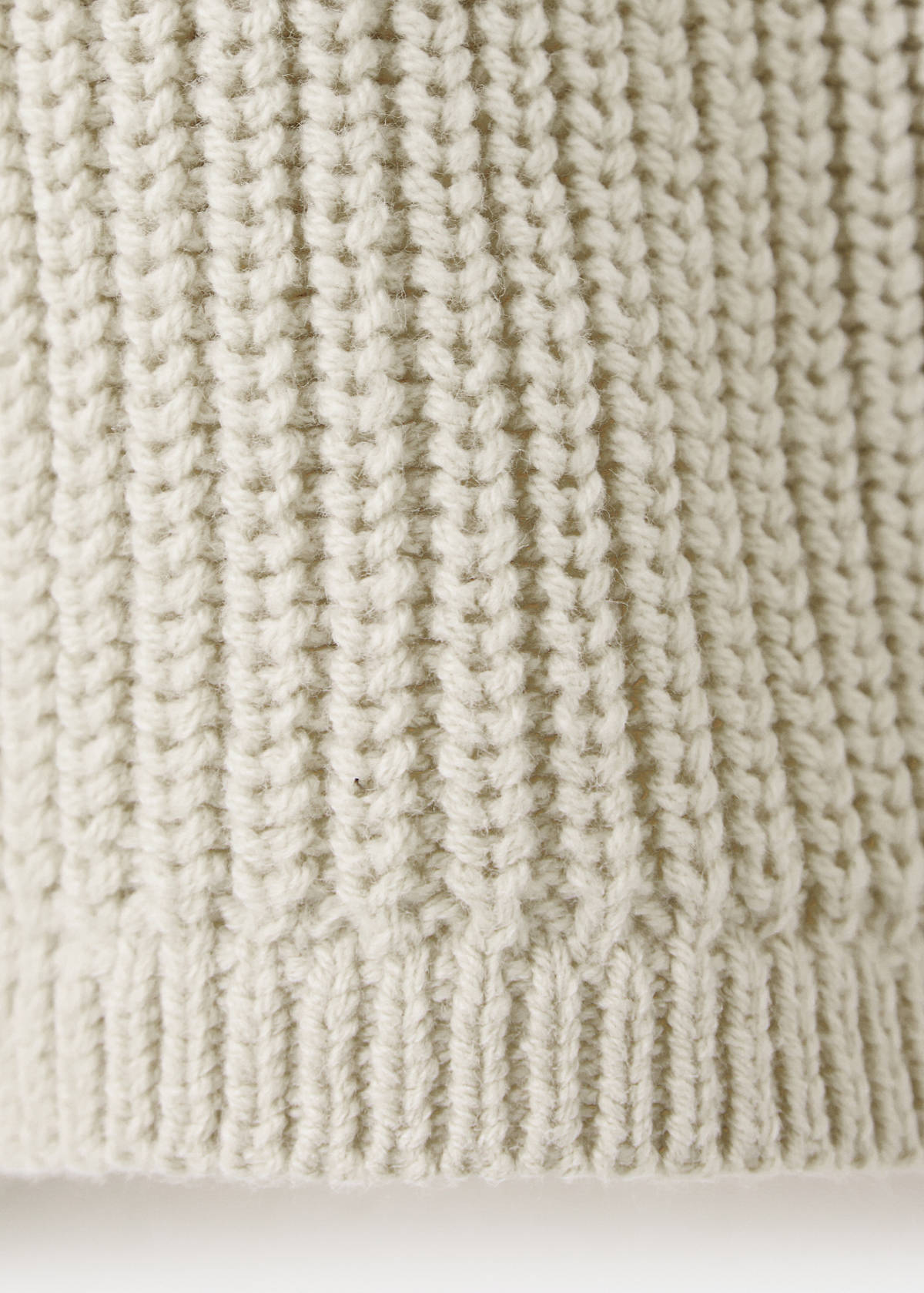 Buttoned knit sweater — Ecru