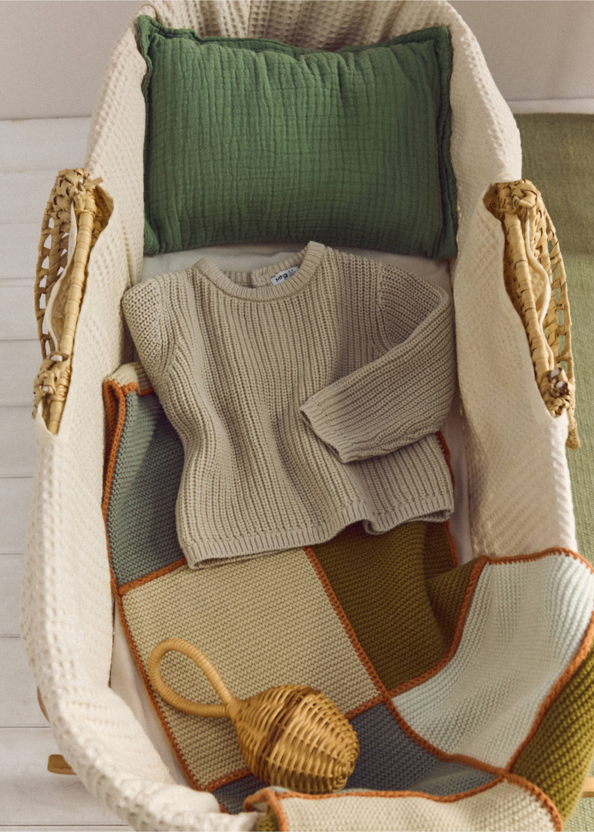Buttoned knit sweater - Details of the article 5, Ecru. Ref: 37083882-00.