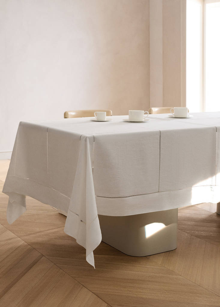 Linen hemstitch tablecloth for 8 to 10 guests — White