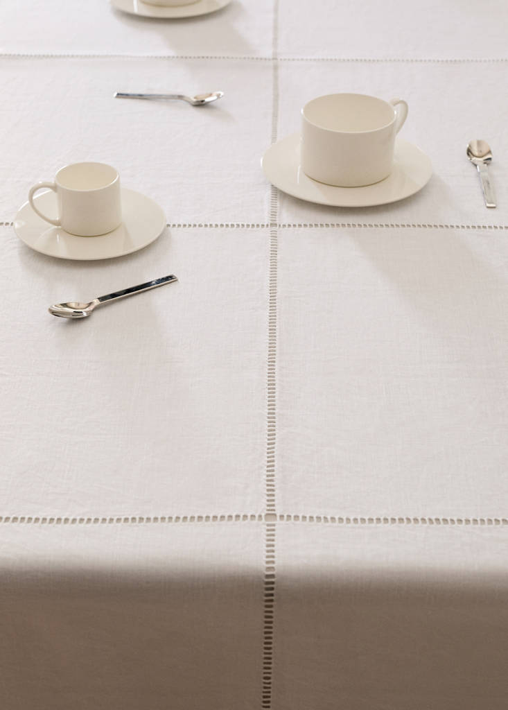 Linen hemstitch tablecloth for 8 to 10 guests — White