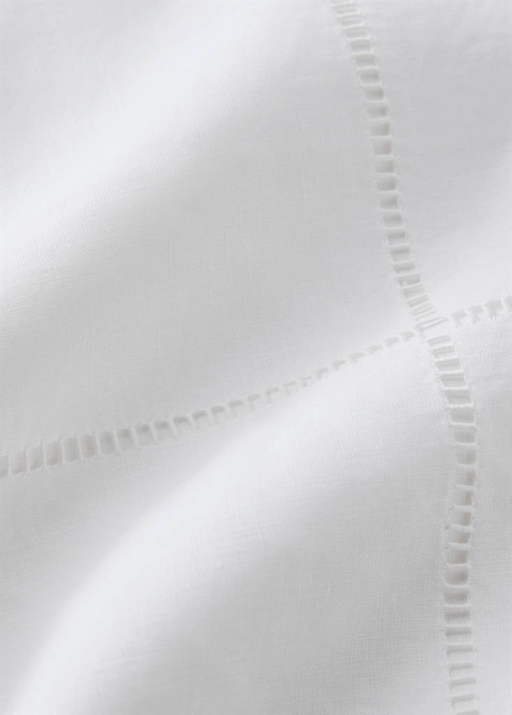Linen hemstitch tablecloth for 8 to 10 guests — White