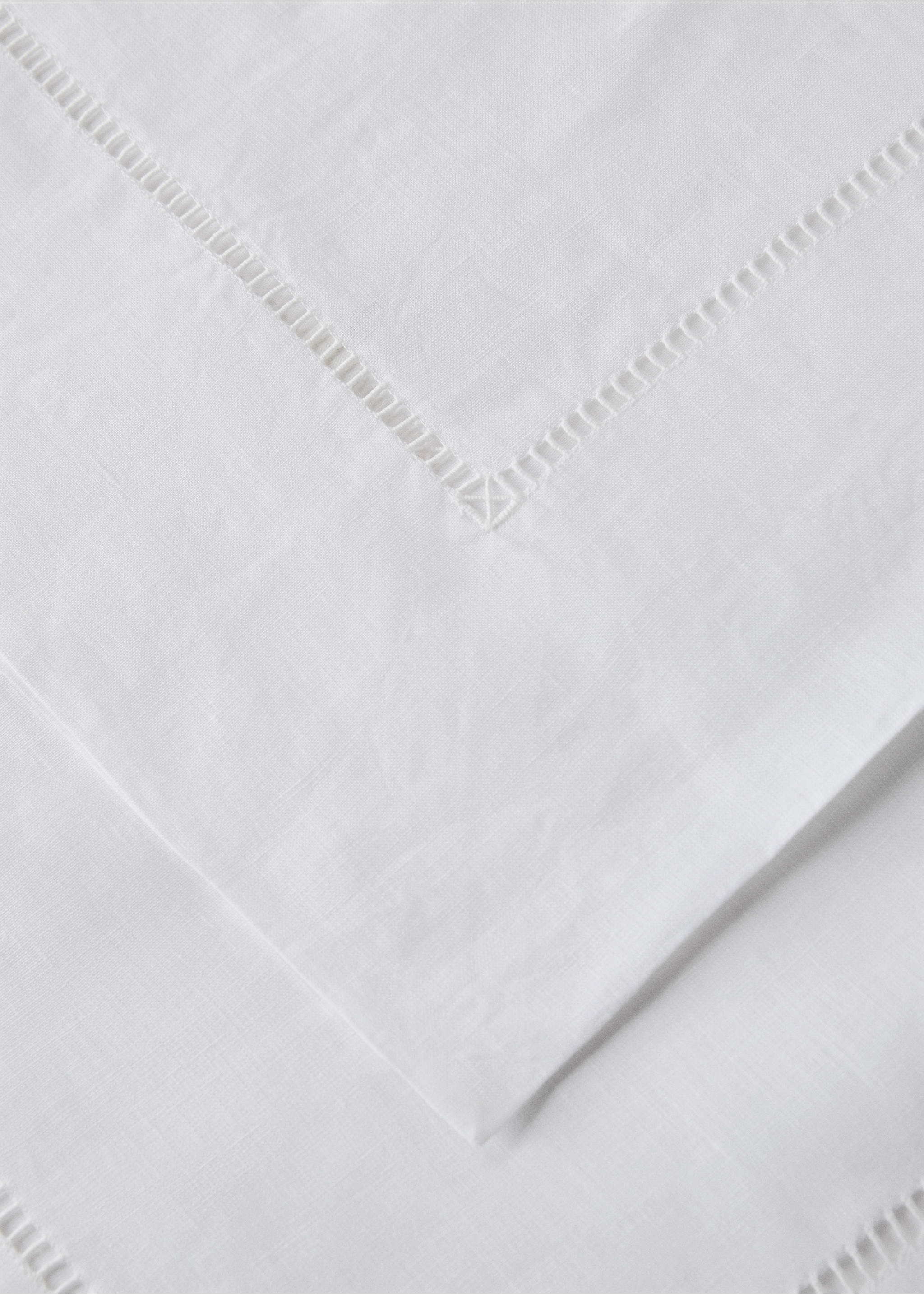 Linen hemstitch tablecloth for 8 to 10 guests - Details of the article 2, White. Ref: 37083884-00.