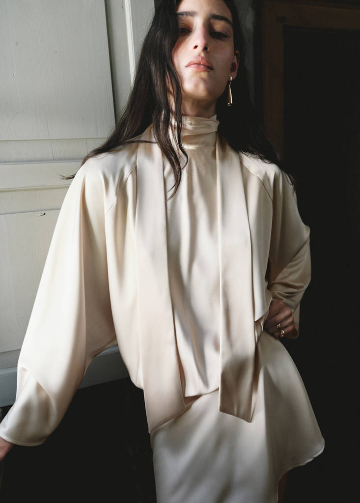 Satin dress with bow — Ecru