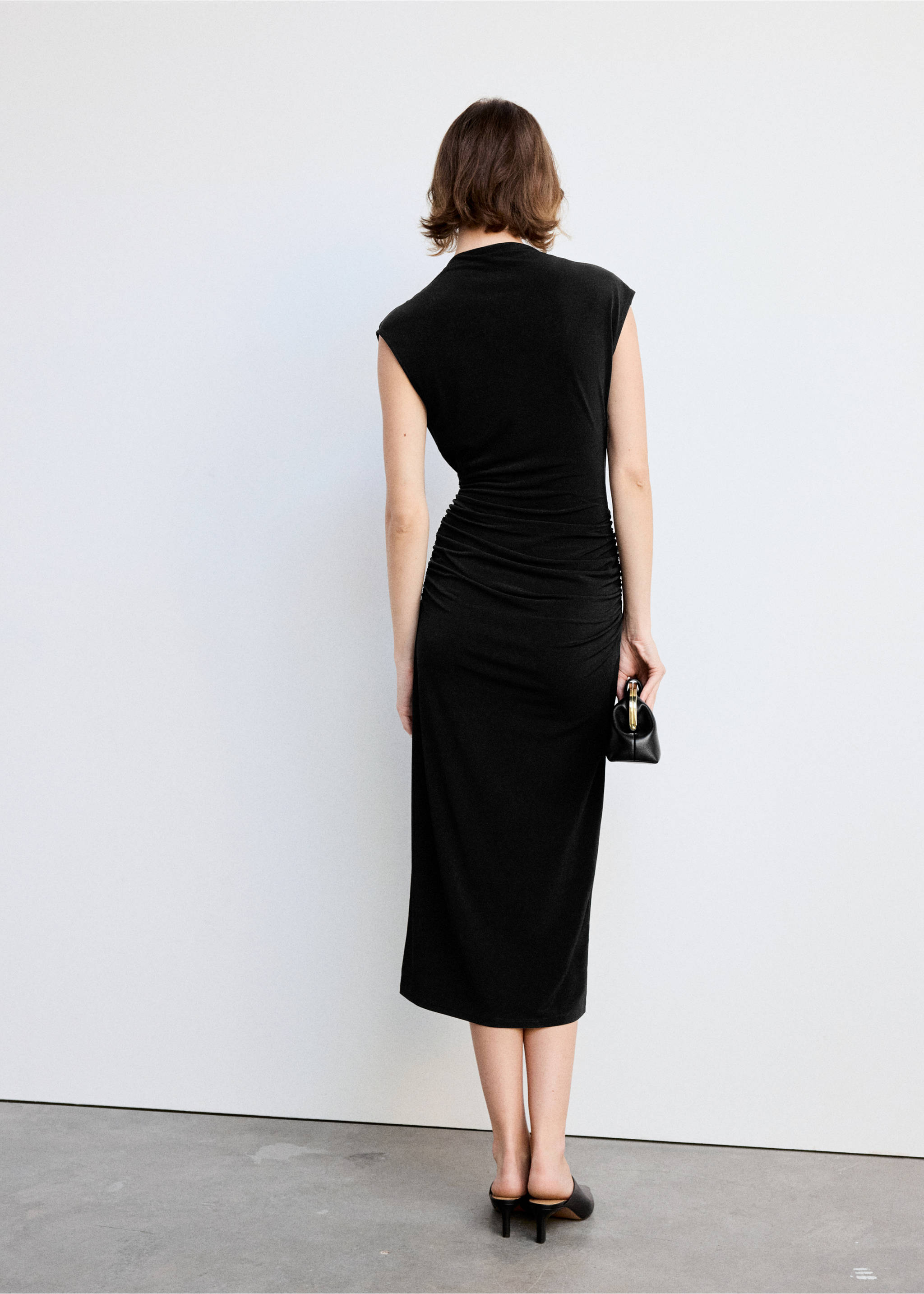 Vestido midi drapeado - Reverso del artículo, Negro. Ref: 37083893-01.