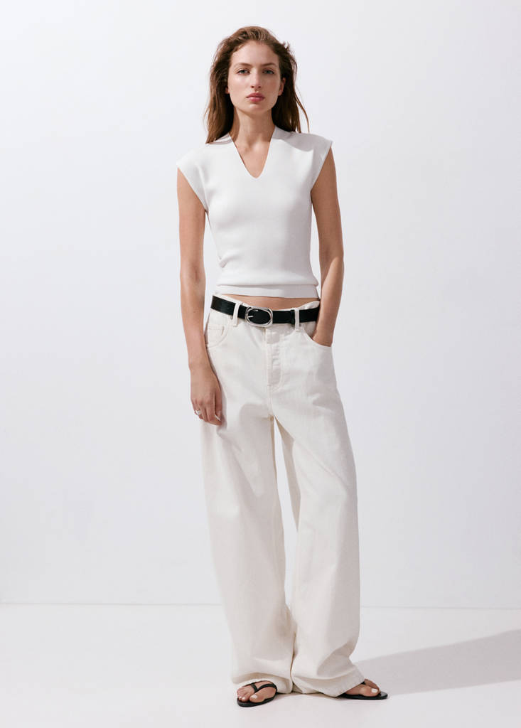 Fine knit V-neck top — White