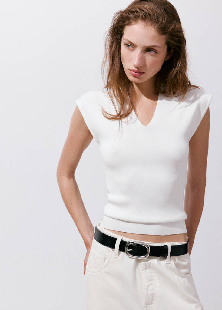 Fine knit V-neck top — White