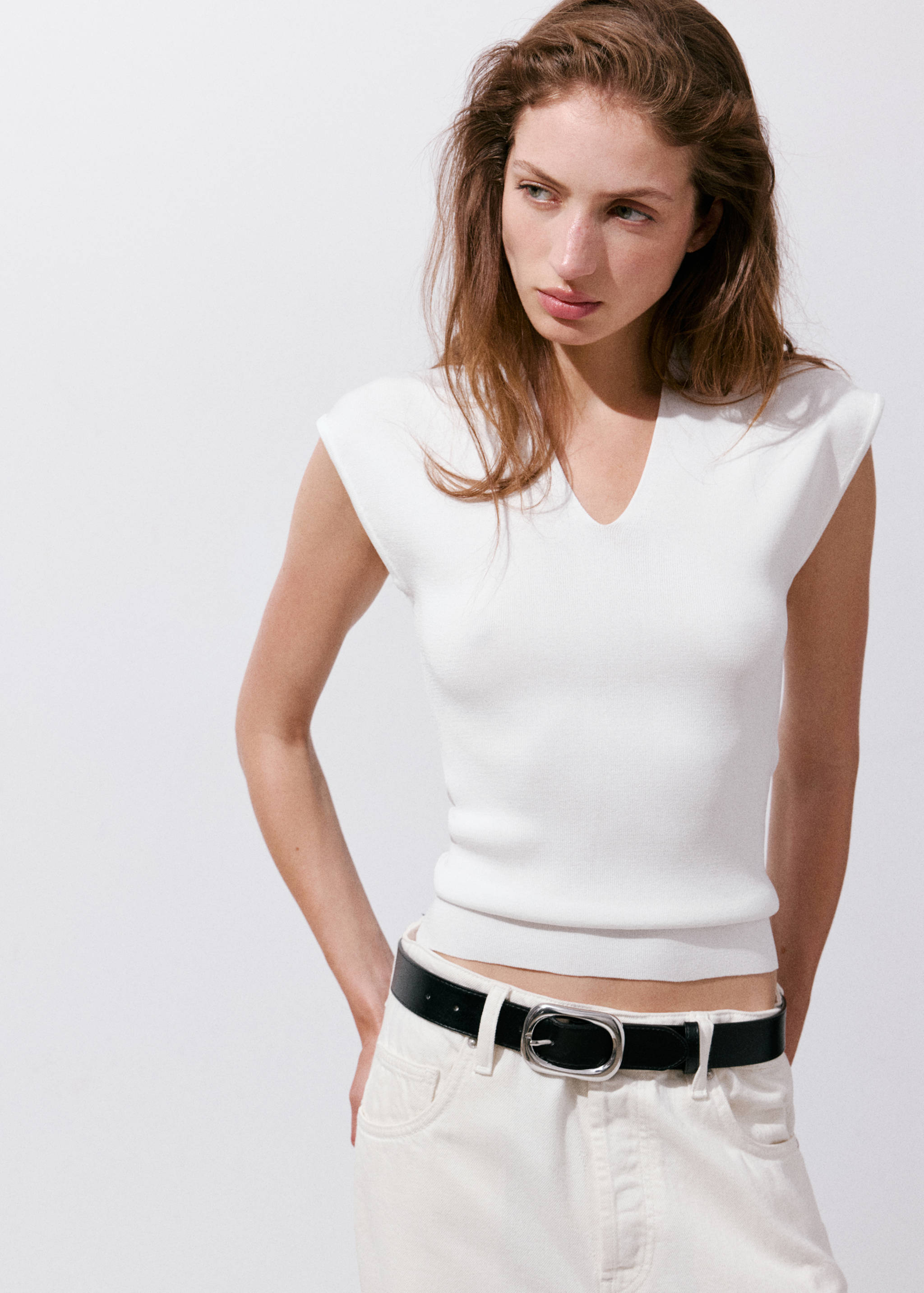 Fine-knit V-neck top - Details of the article 1