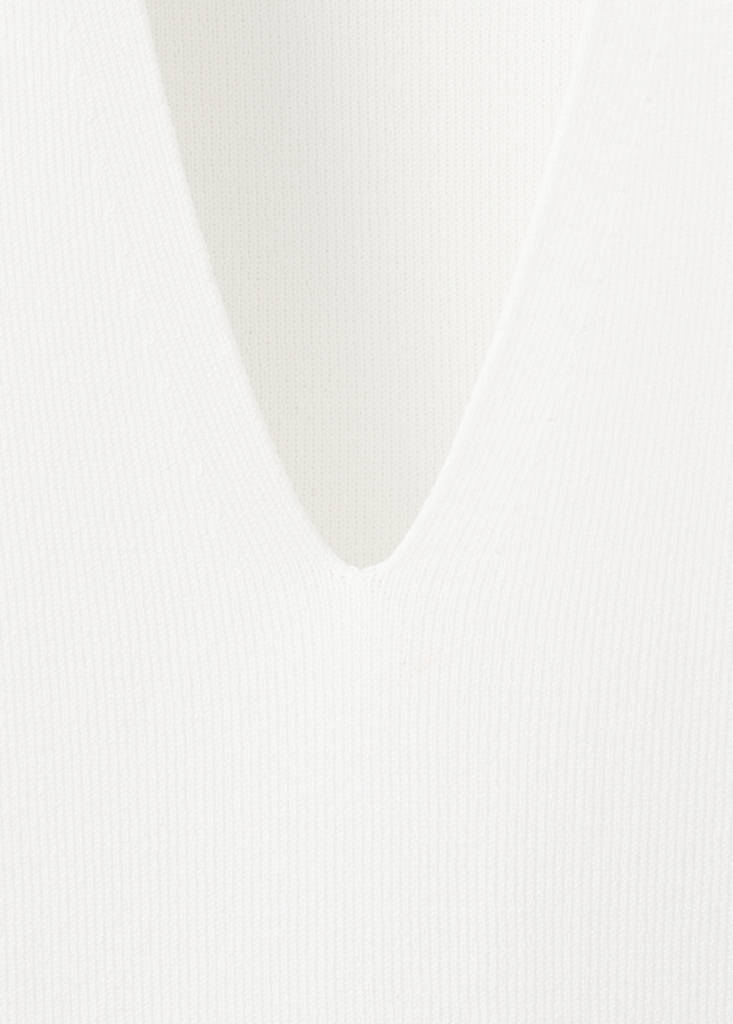 Fine knit V-neck top — White
