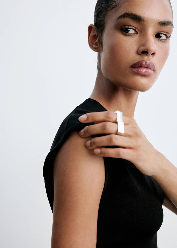 Fine knit V-neck top — Black