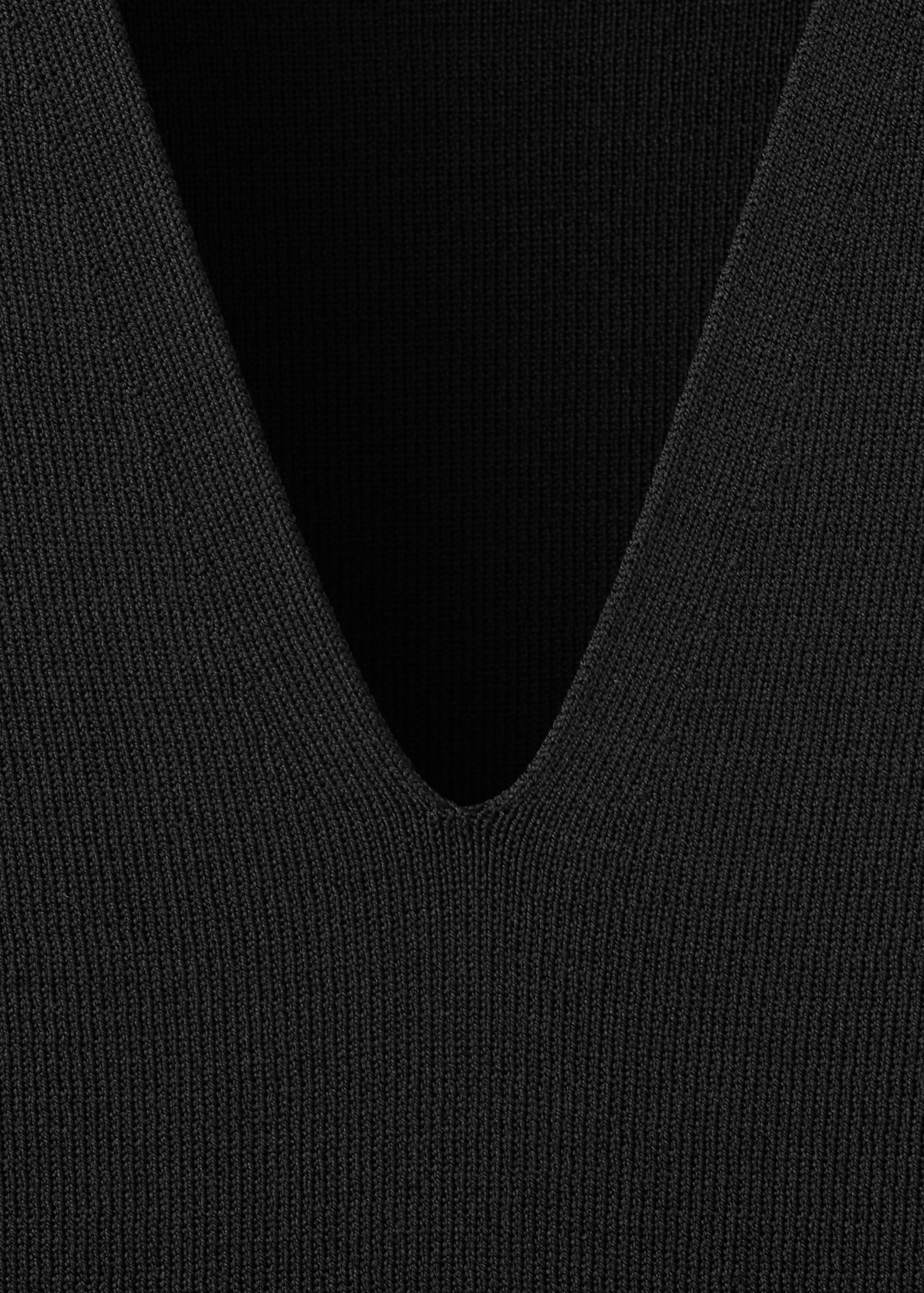 Fine-knit V-neck top - Details of the article 8