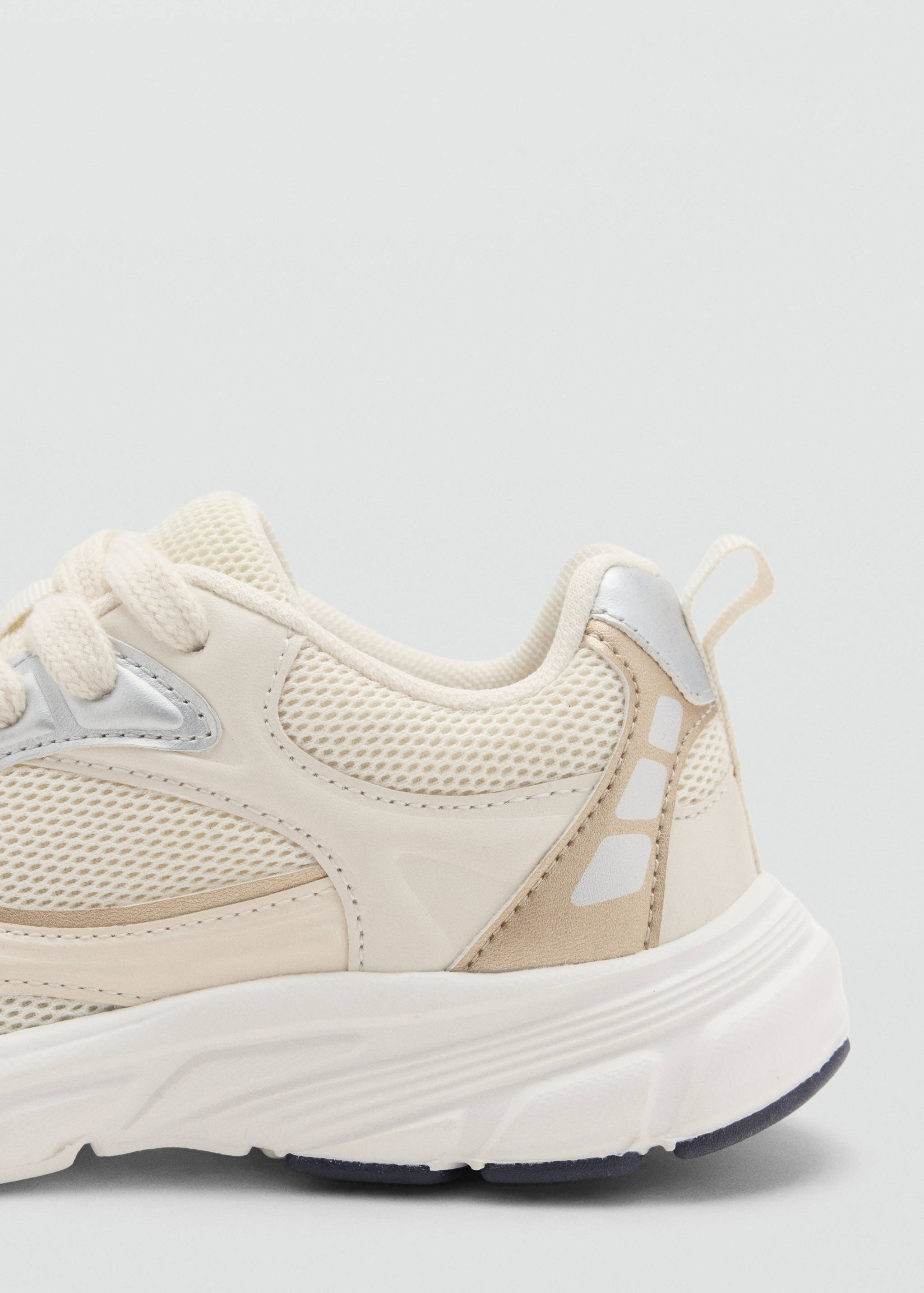 Two-tone sports top - Details of the article 1