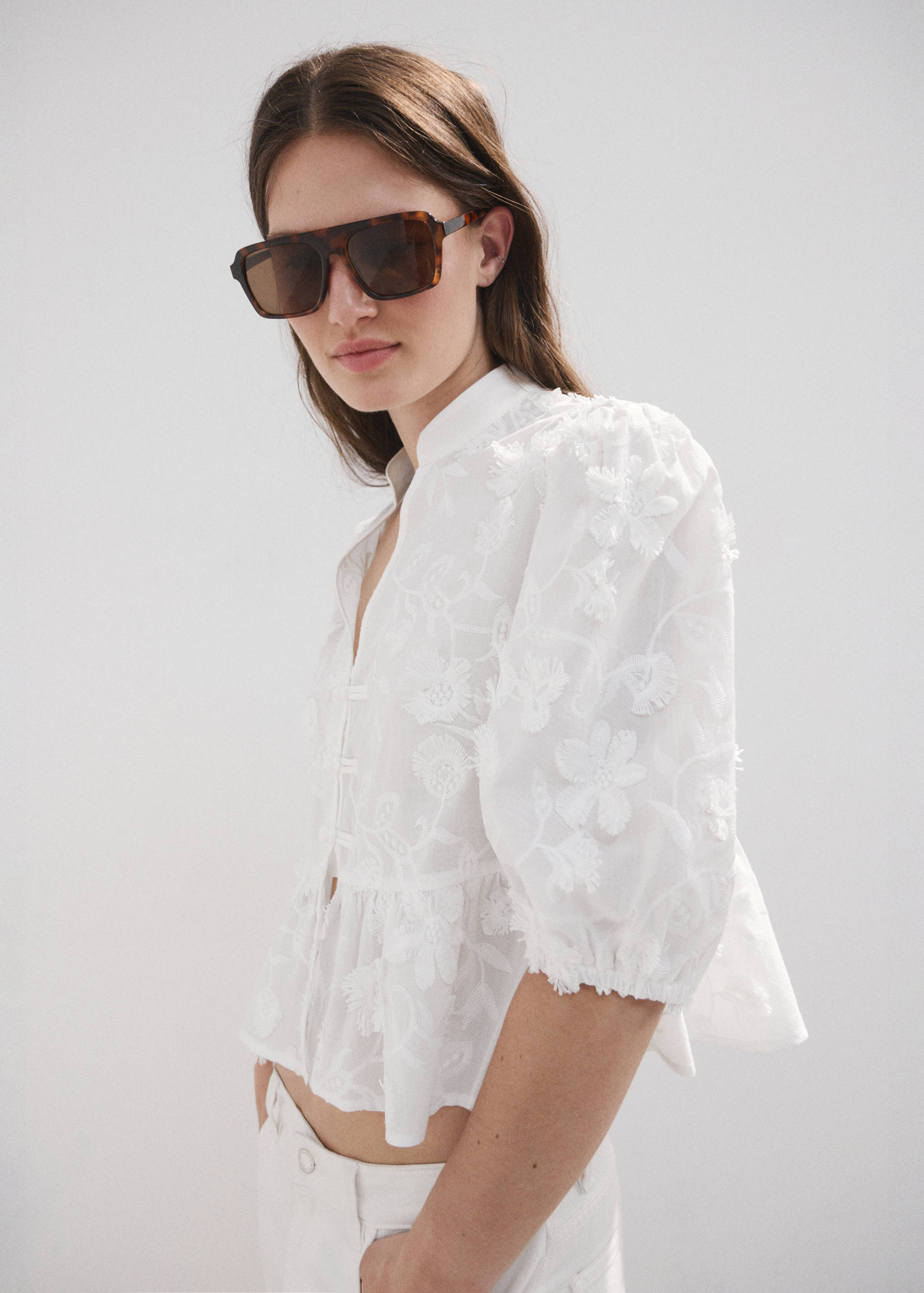 Blouse brodée manches bouffantes - Plan moyen