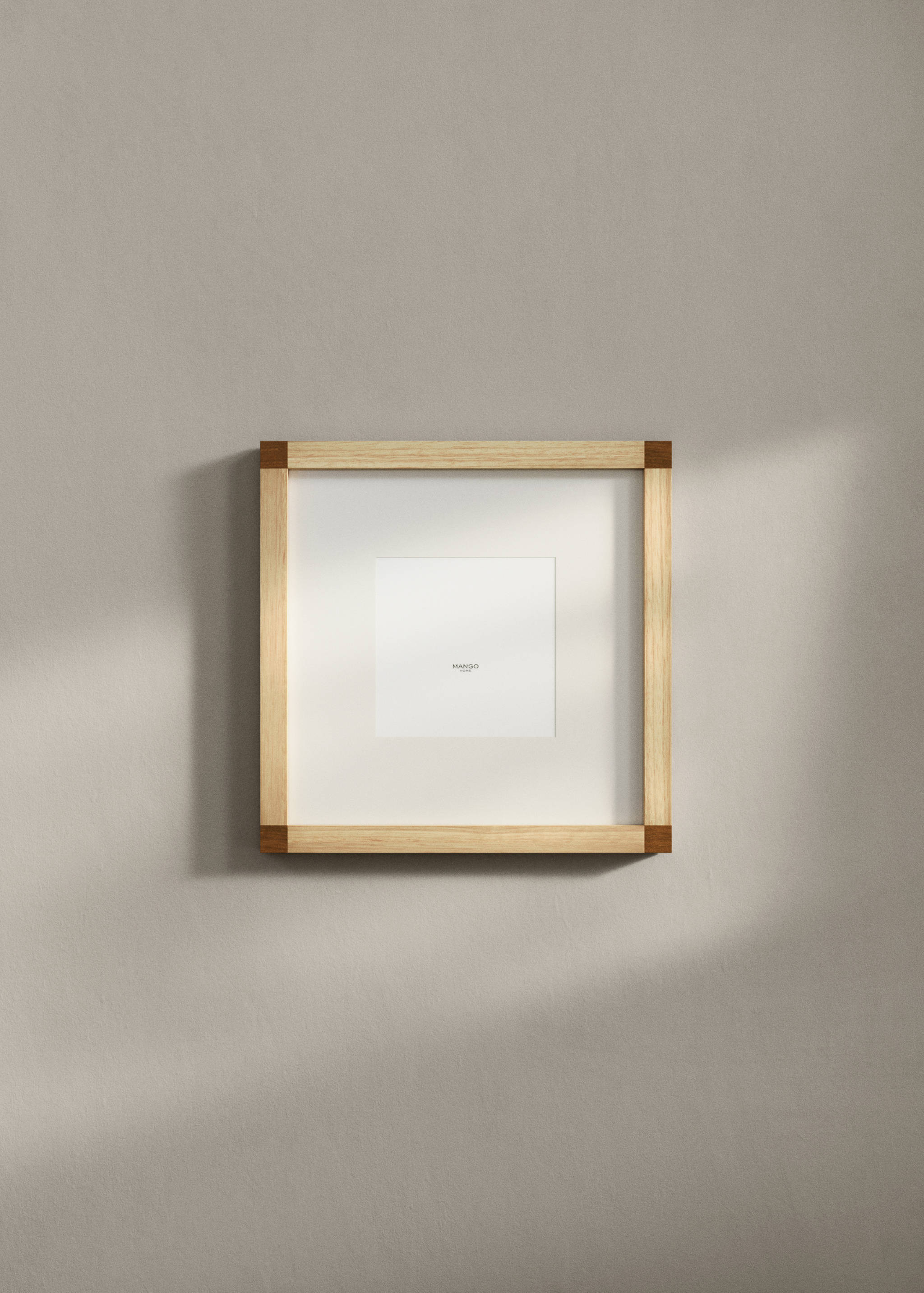 Wooden photo frame with contrasting elements - General plane