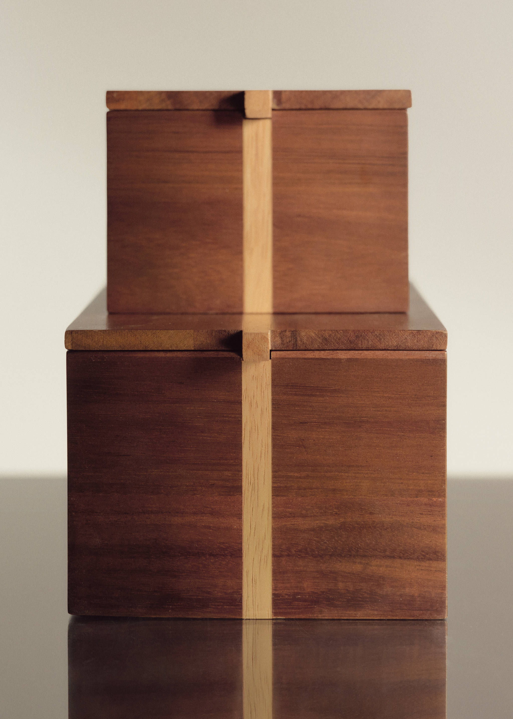 Large bicolour wooden square box - Details of the article 5, Brown. Ref: 37084076-00.