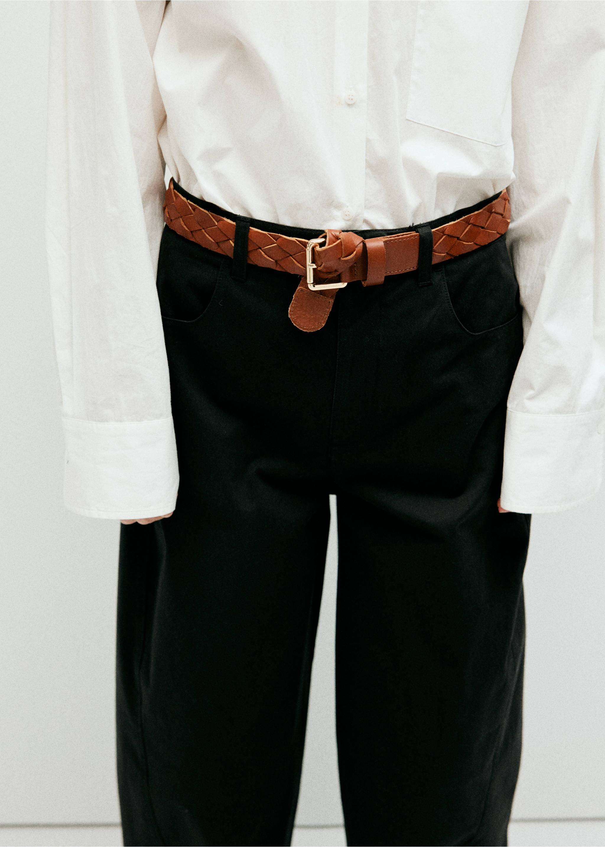 Mid-rise balloon trousers - Details of the article 3, Black. Ref: 37084078-00.