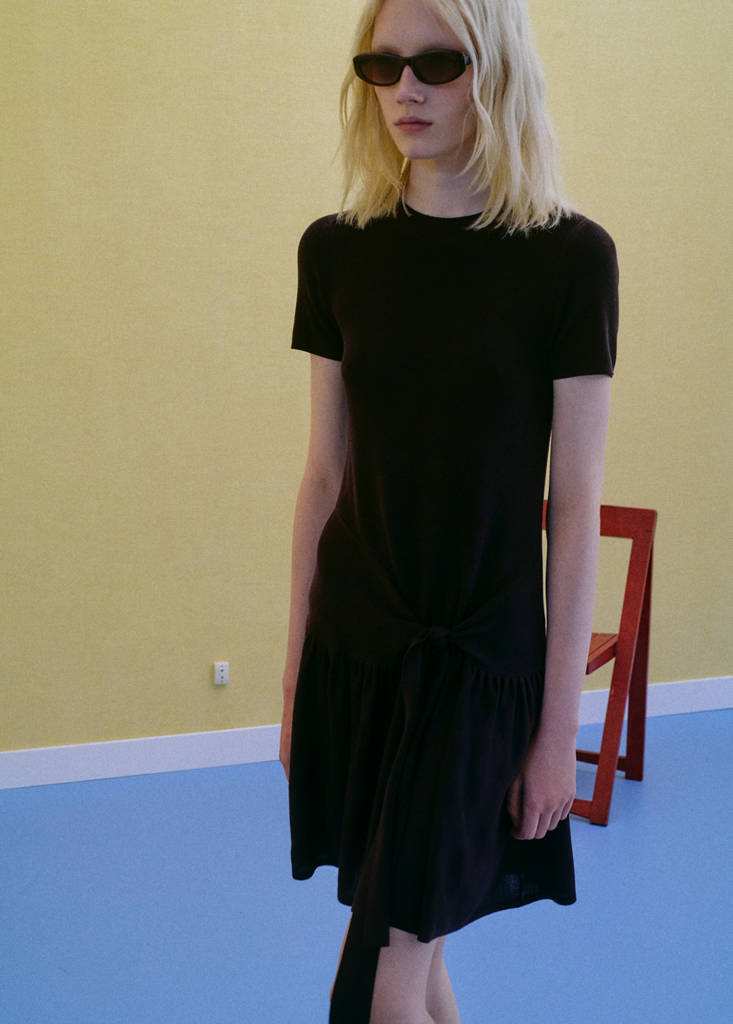 Ribbed lyocell dress with bow detail — Chocolate
