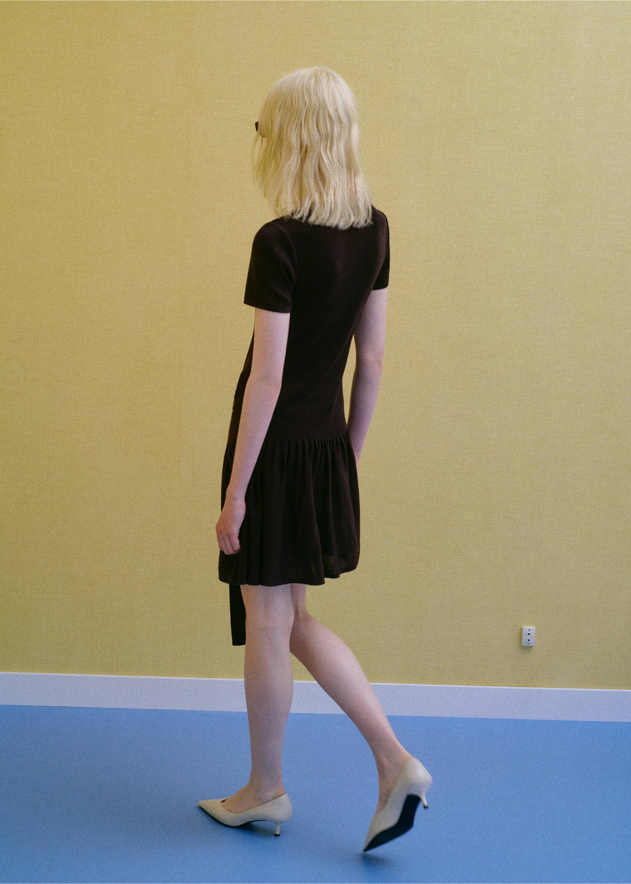 Ribbed knitted A-line dress - Reverse of the article, Chocolate. Ref: 37084079-00.