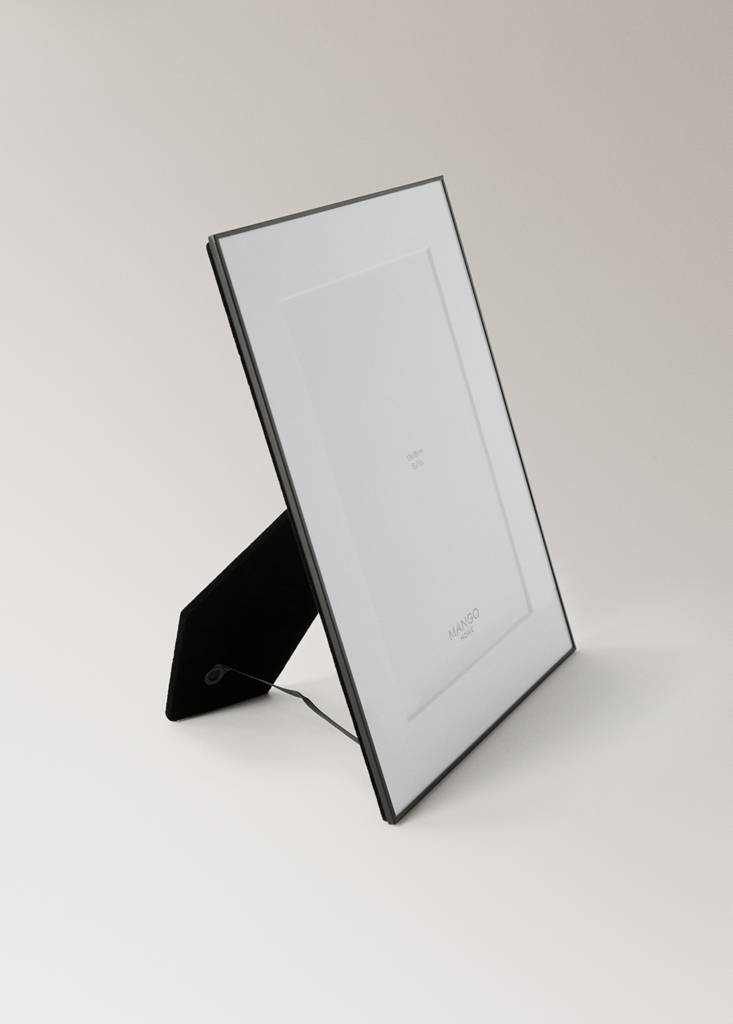 Medium metal profile frame — Black