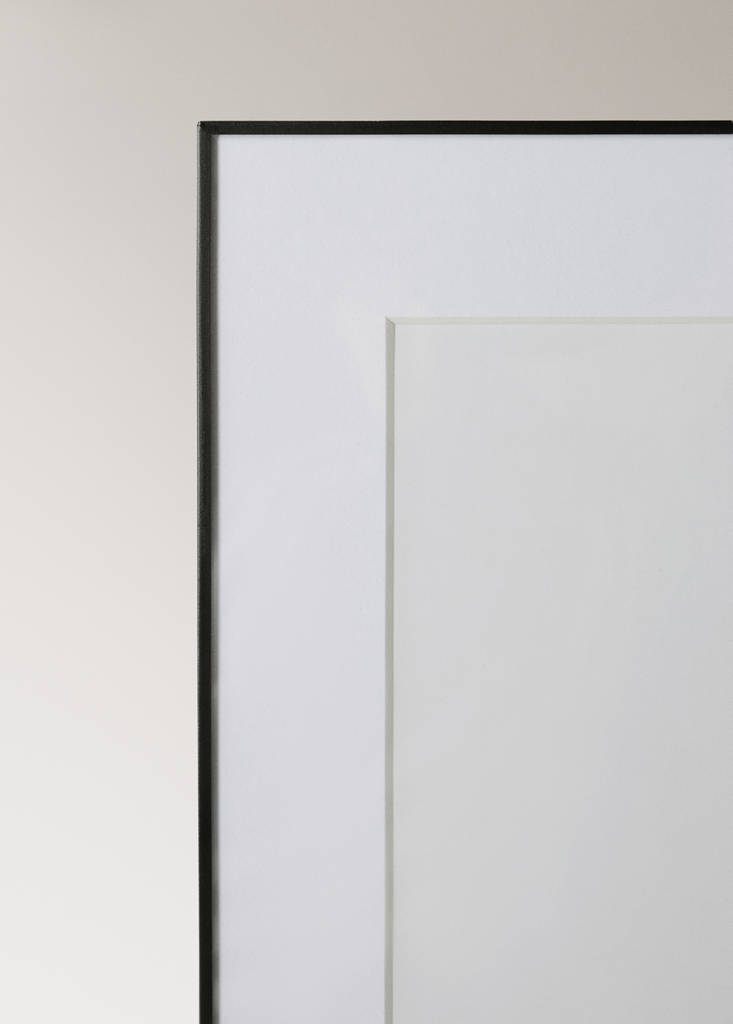 Medium metal profile frame — Black