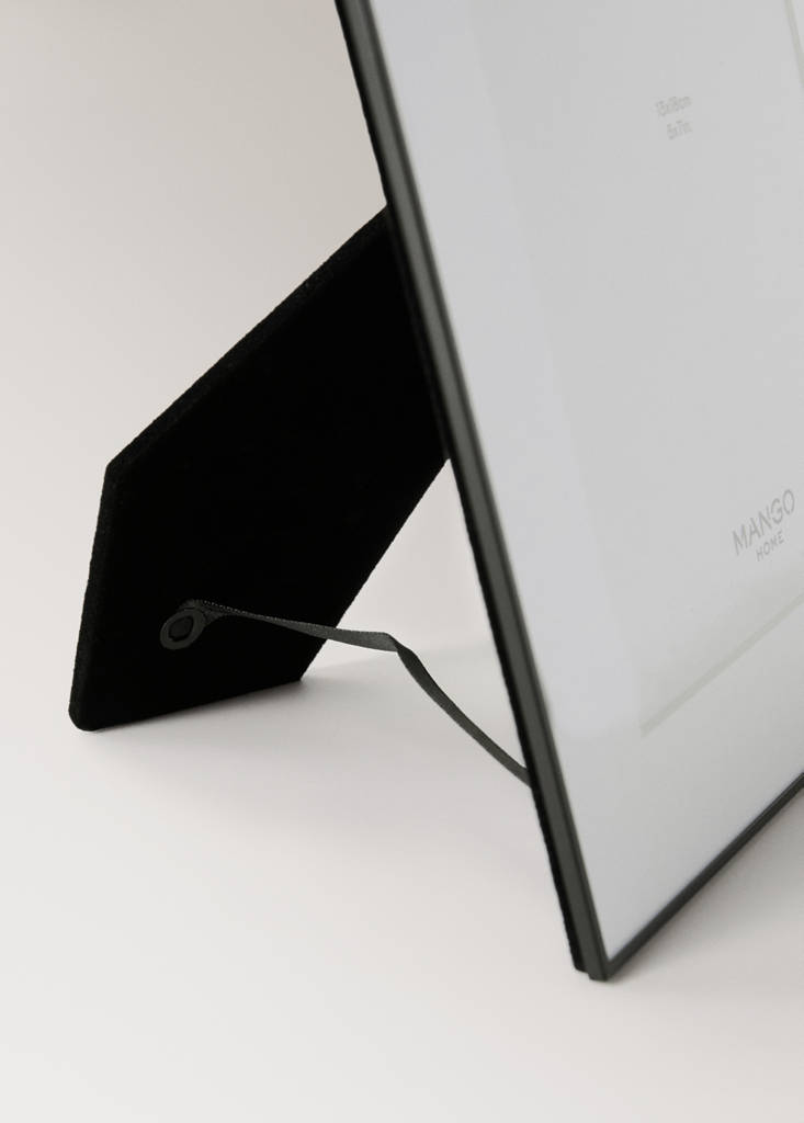 Medium metal profile frame — Black