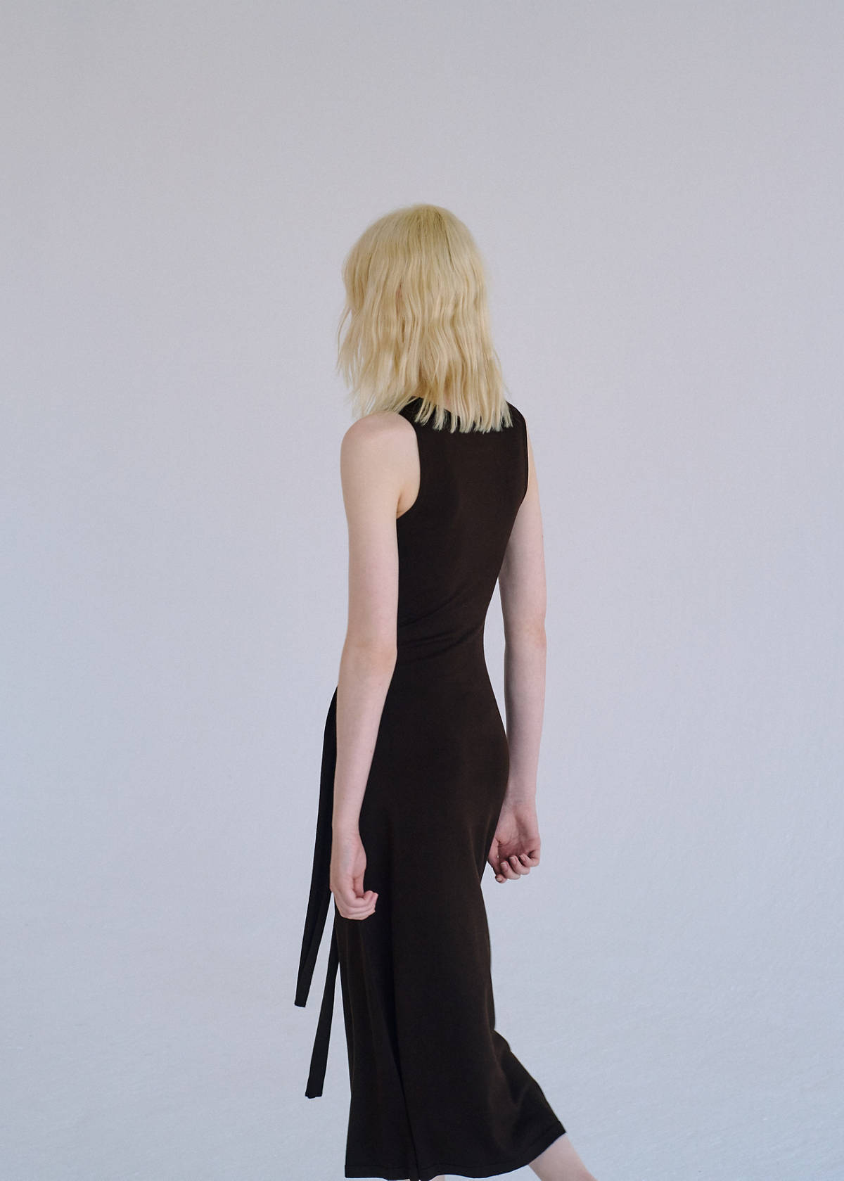 Tie-detail knitted dress — Brown