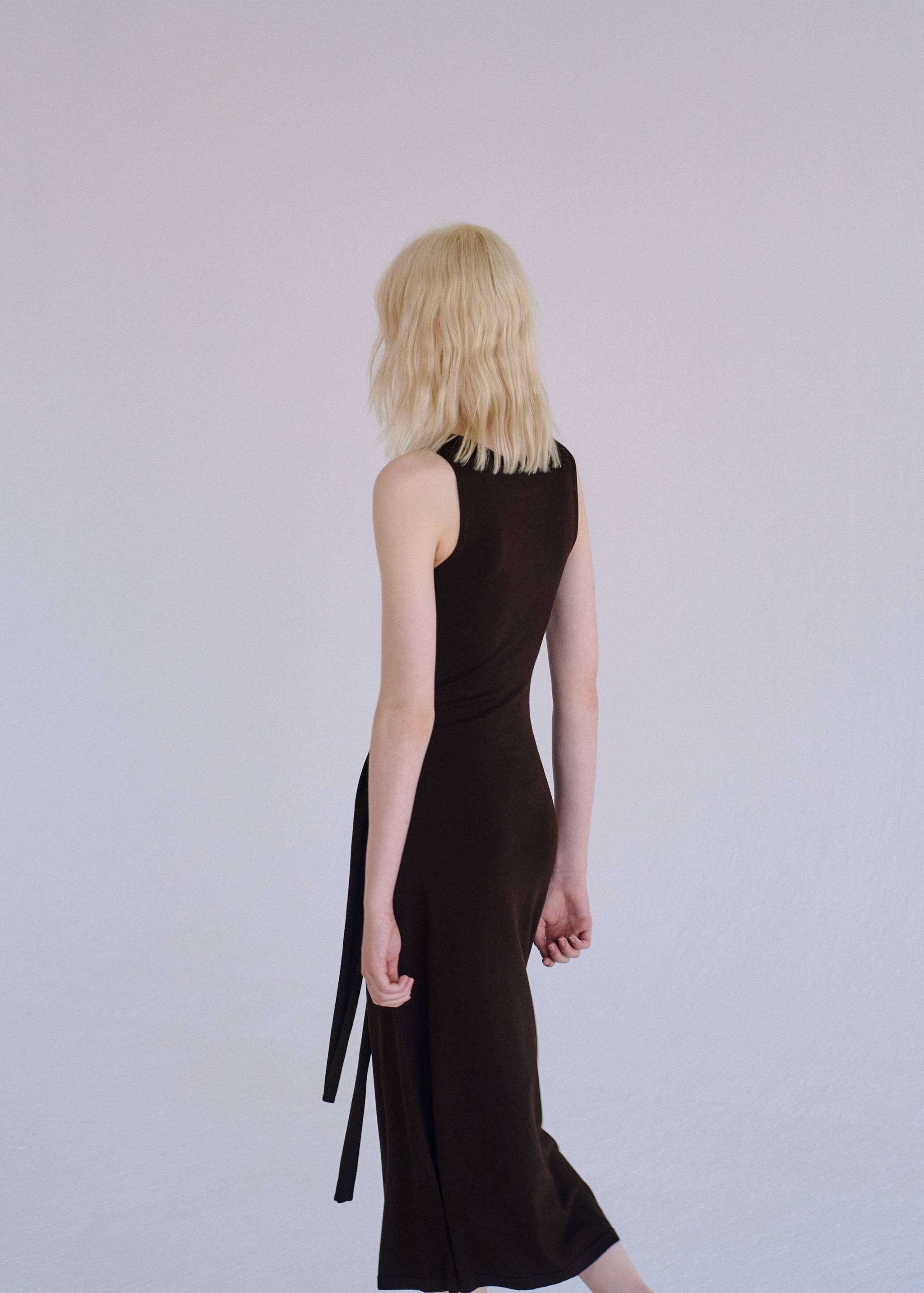 Knit dress with tie detail - Reverse of the article