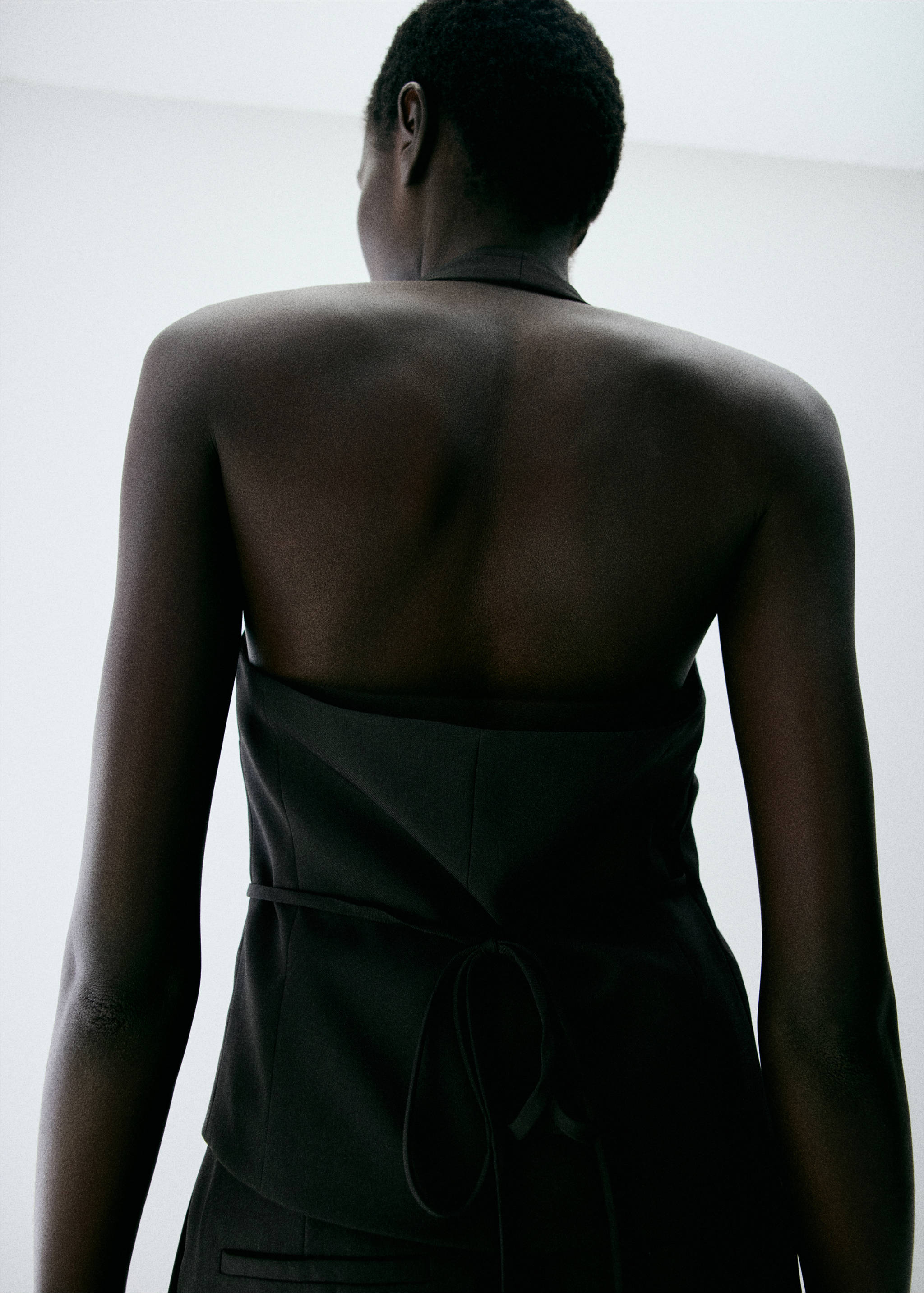 Wrap halter vest - Details of the article 1, Black. Ref: 37084084-00.