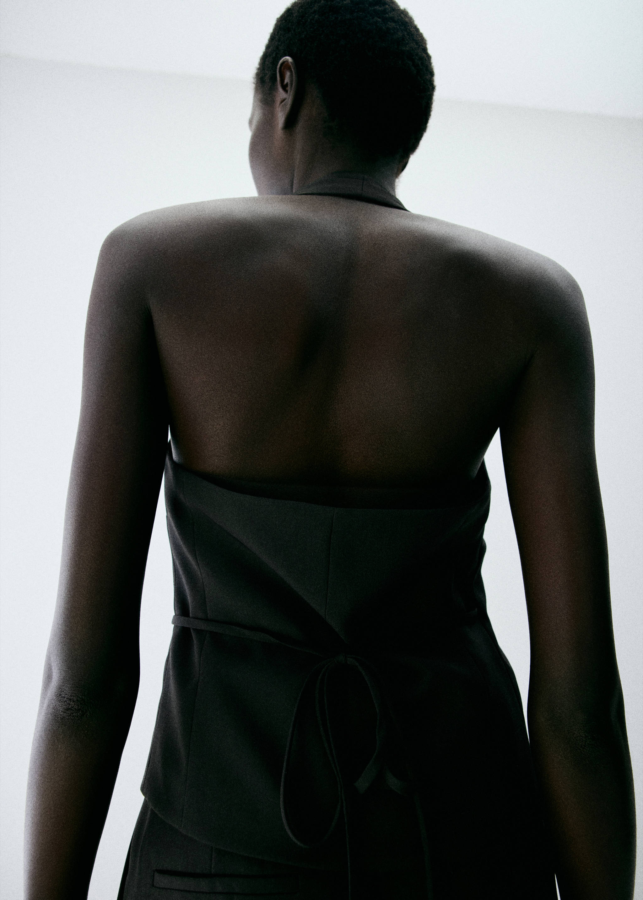 Wrap halter vest - Details of the article 1