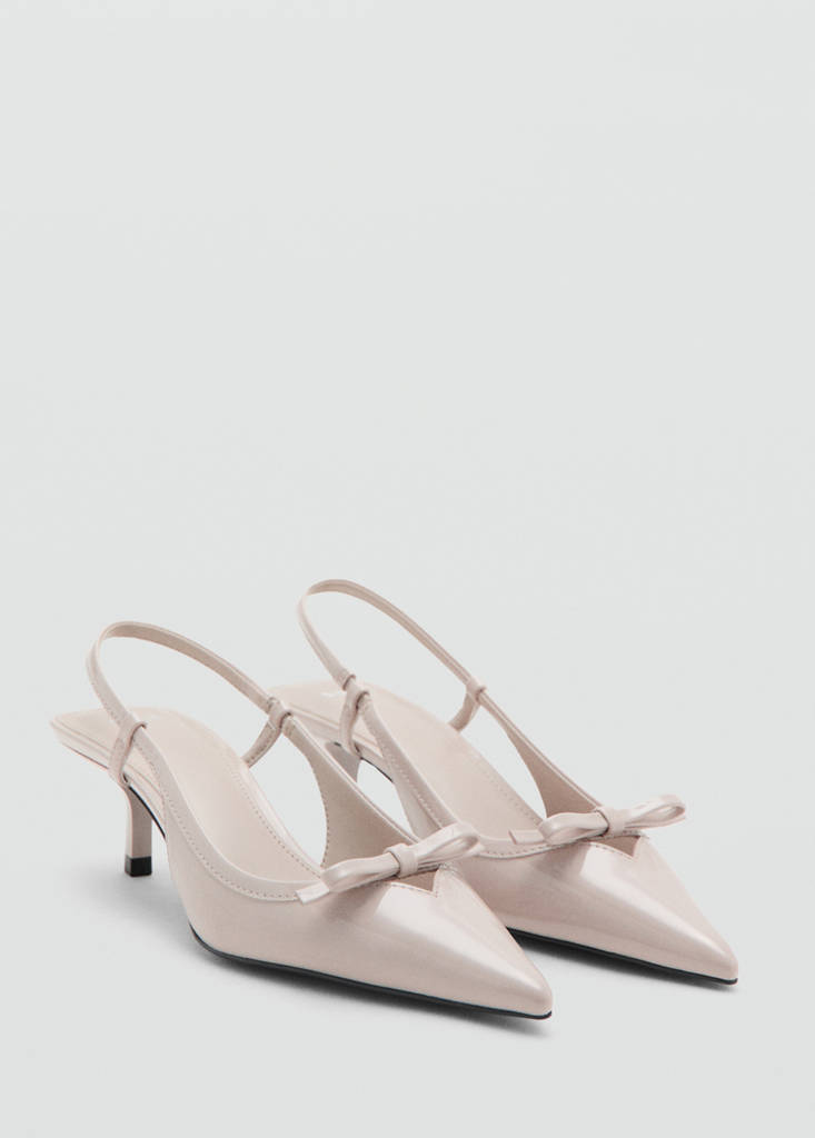 High-heeled shoes with pointed toe and bow — Ecru