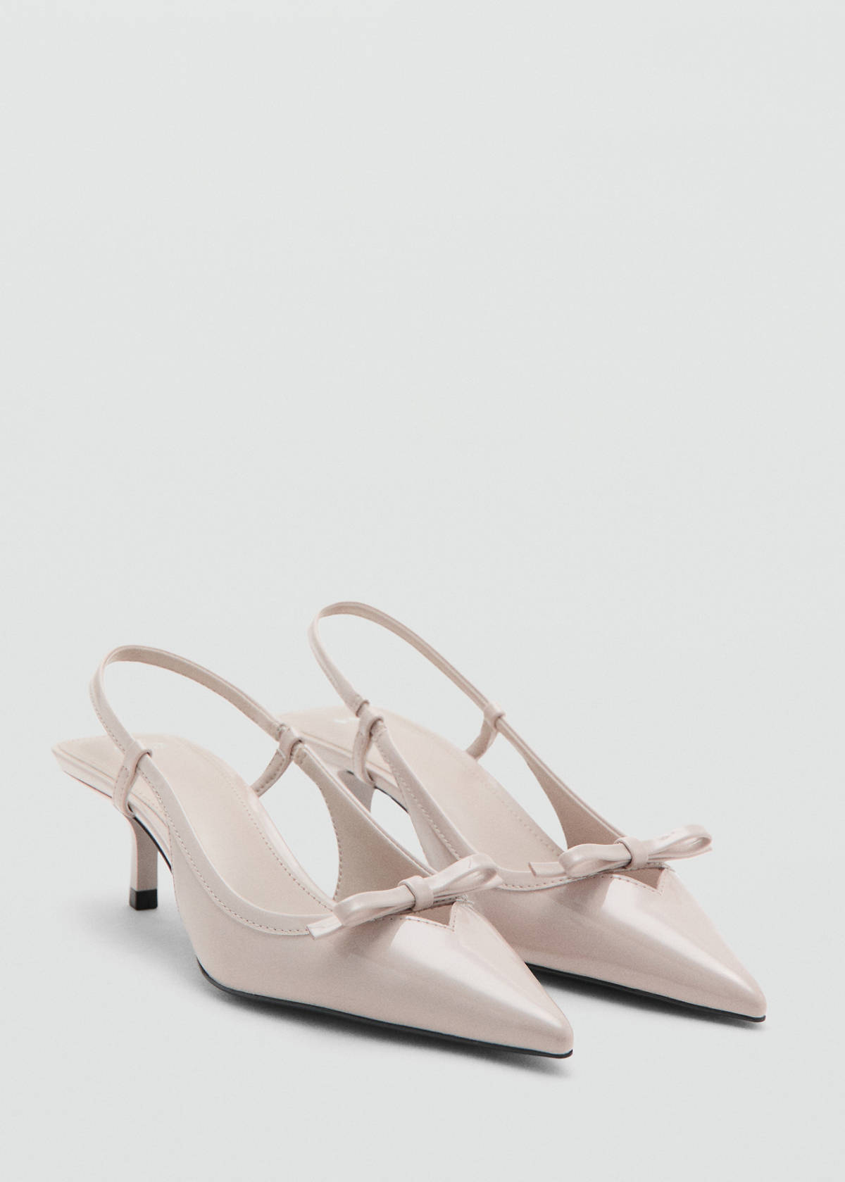 High-heeled shoes with pointed toe and bow — Ecru