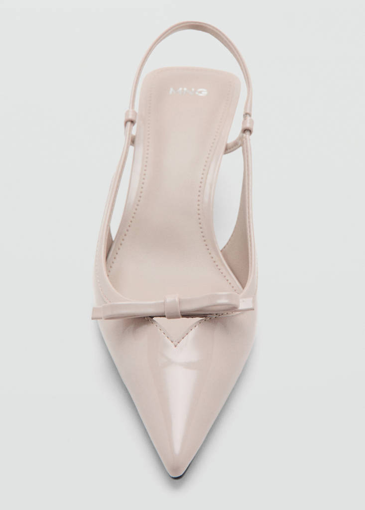 High-heeled shoes with pointed toe and bow — Ecru
