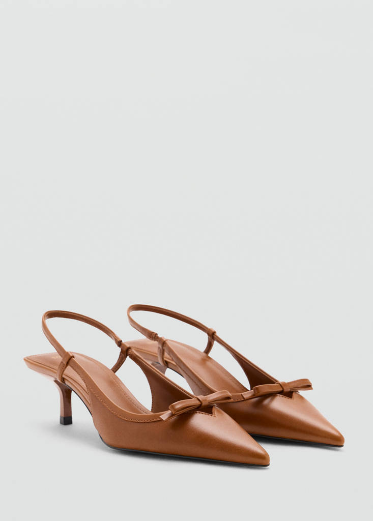 High-heeled shoes with pointed toe and bow — Cognac