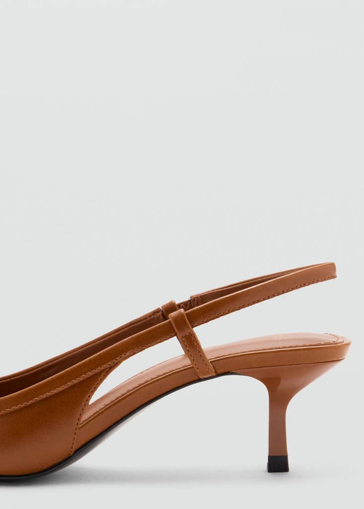 High-heeled shoes with pointed toe and bow — Cognac