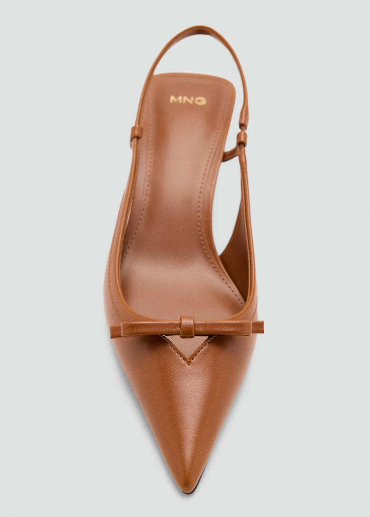High-heeled shoes with pointed toe and bow — Cognac