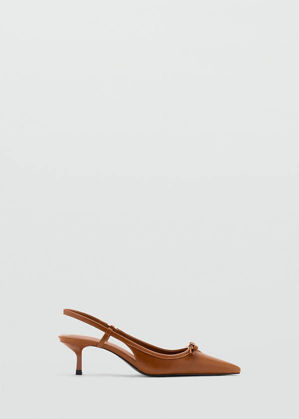 High-heeled shoes with pointed toe and bow — Cognac