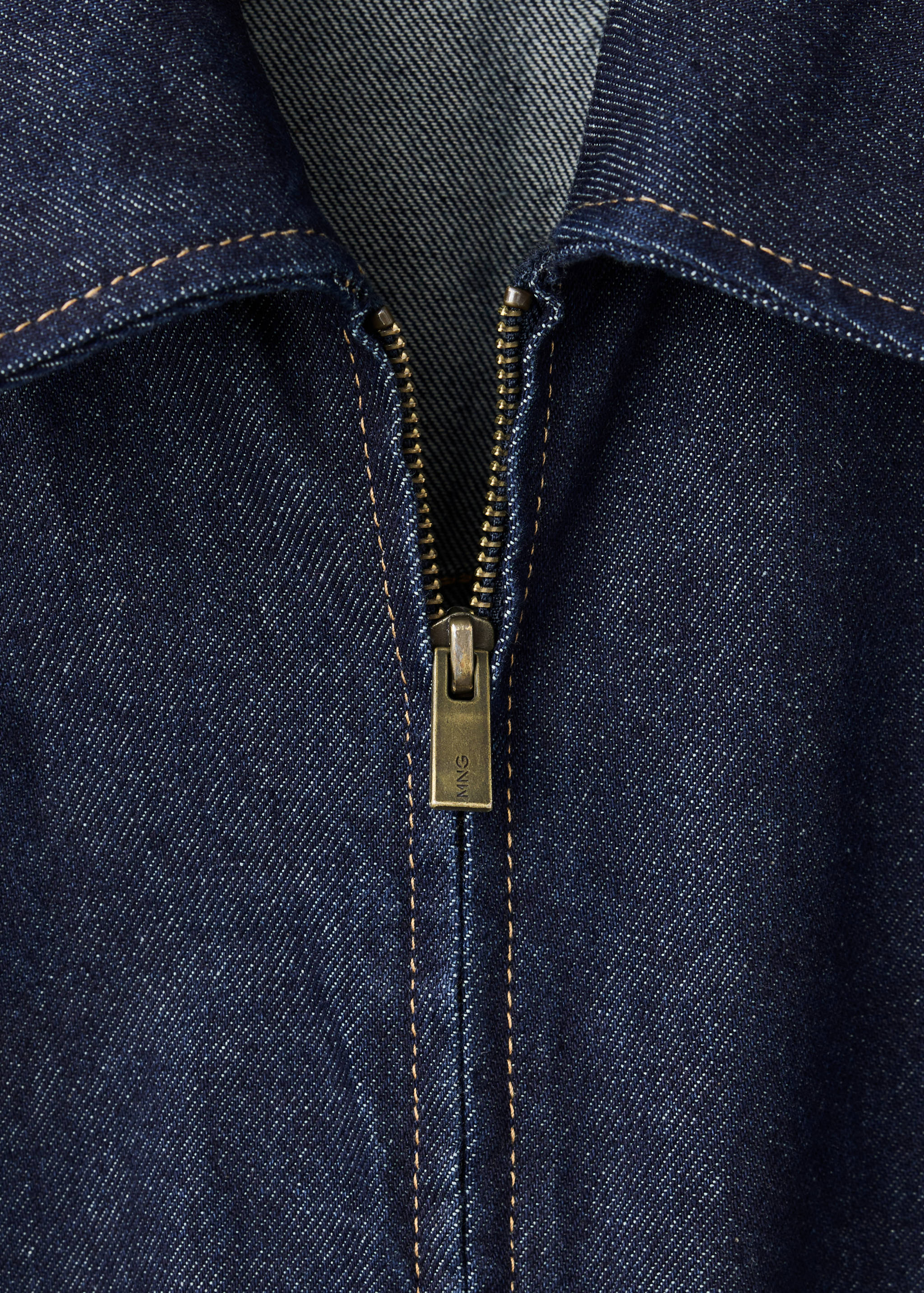 Jeans-Jumpsuit mit Gürtel - Detail des Artikels 8