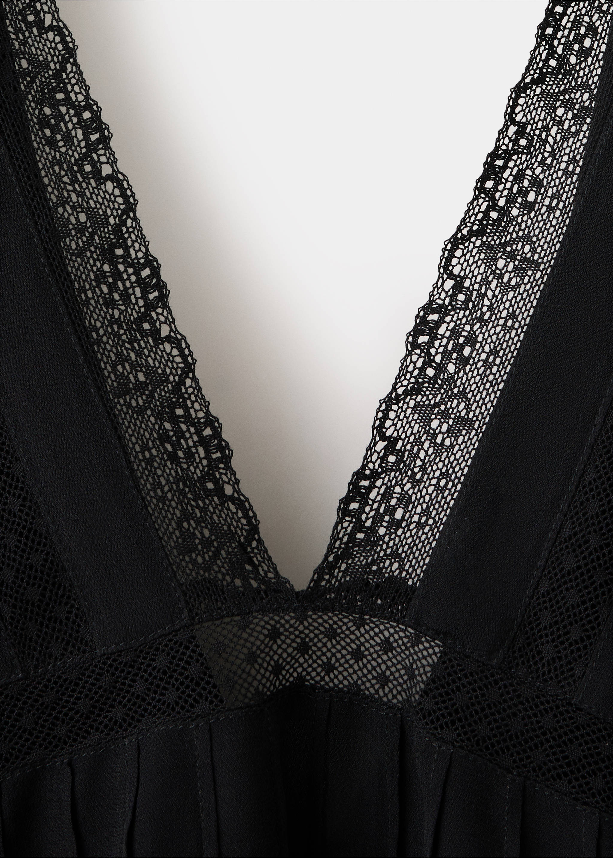 Blusa escote pico puntilla - Detalle del artículo 8, Negro. Ref: 37084104-00.