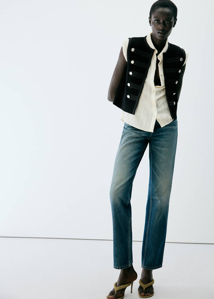 Knitted gilet with buttons — Black