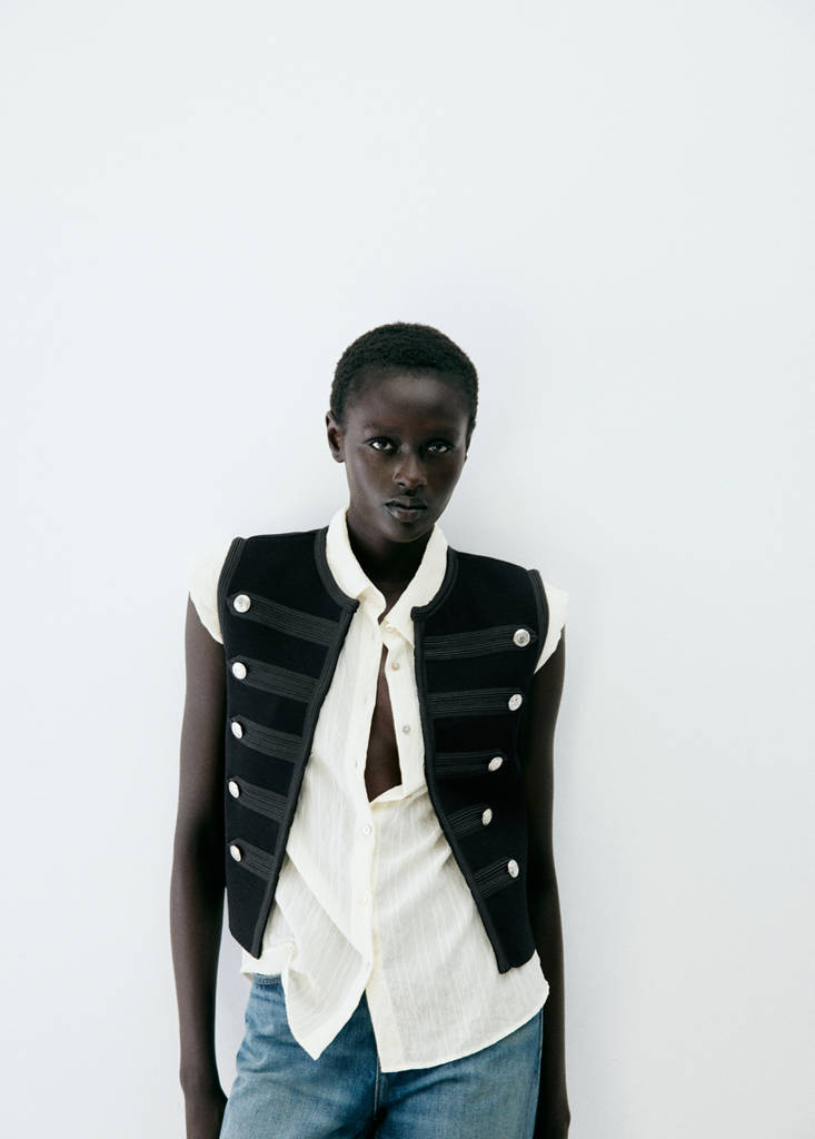 Knitted gilet with buttons — Black
