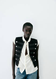 Knitted gilet with buttons — Black 1
