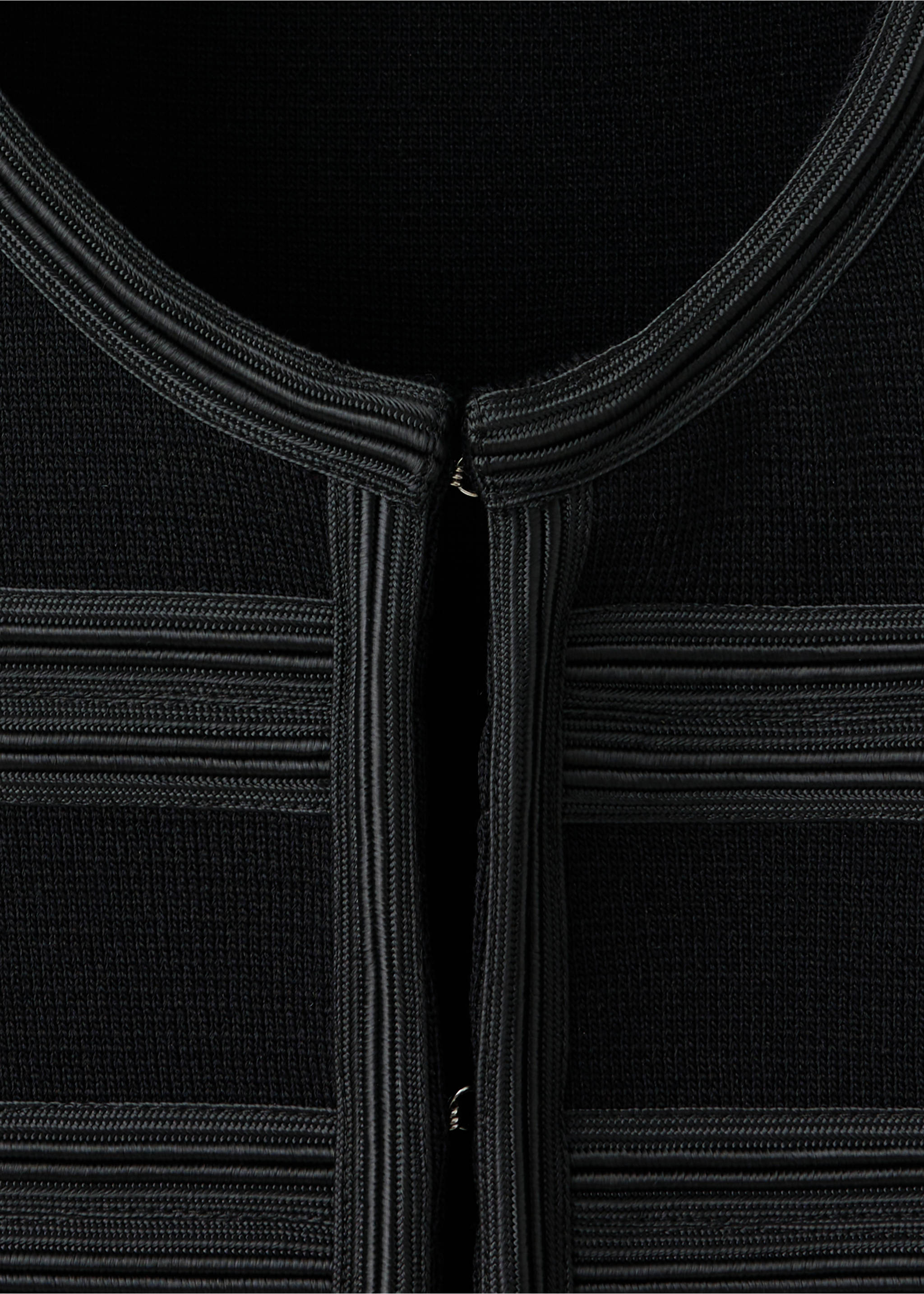 Gilet maille boutons - Détail de l'article 8, Noir. Ref: 37084106-00.