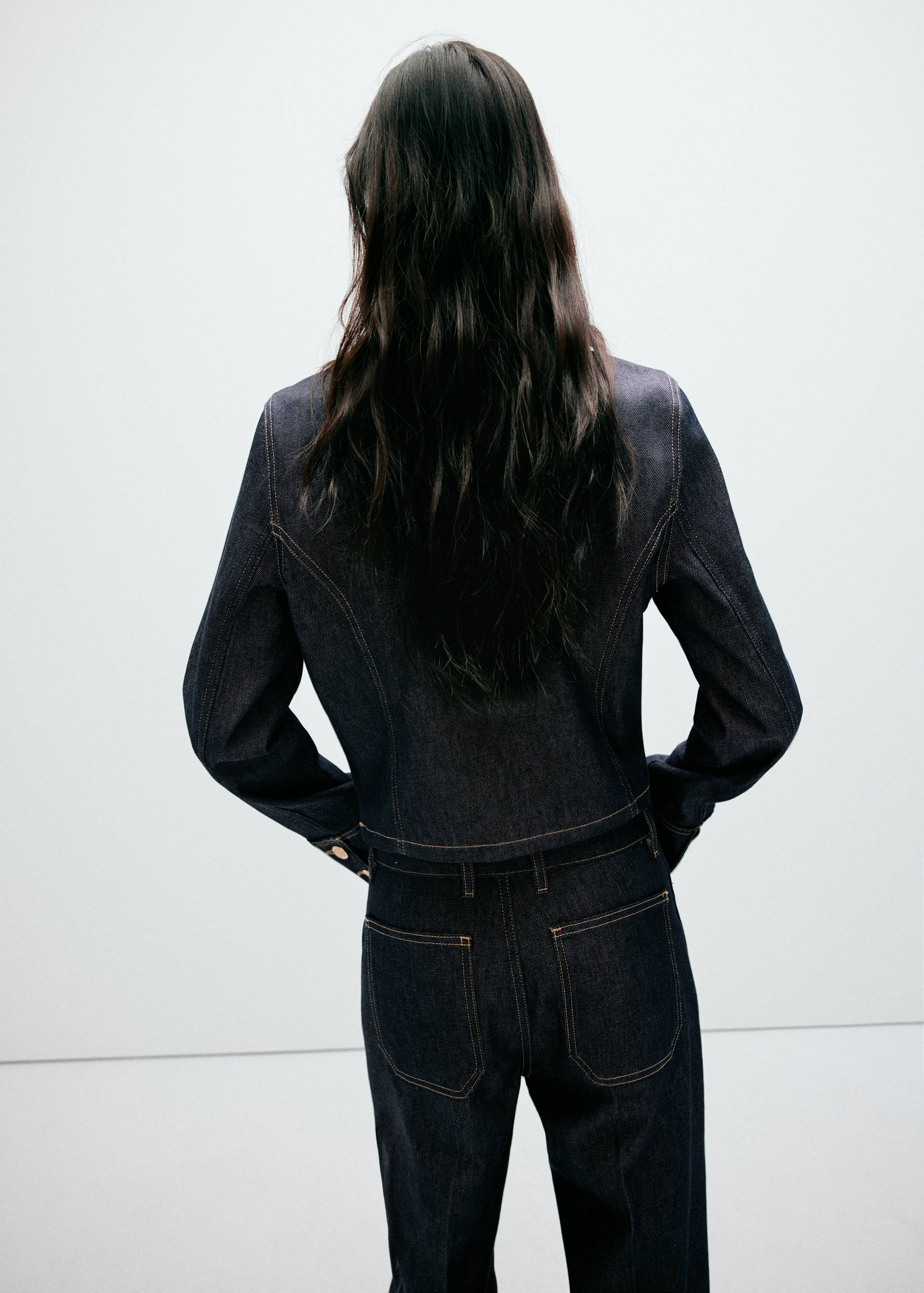 Denim jacket with pockets - Reverse of the article