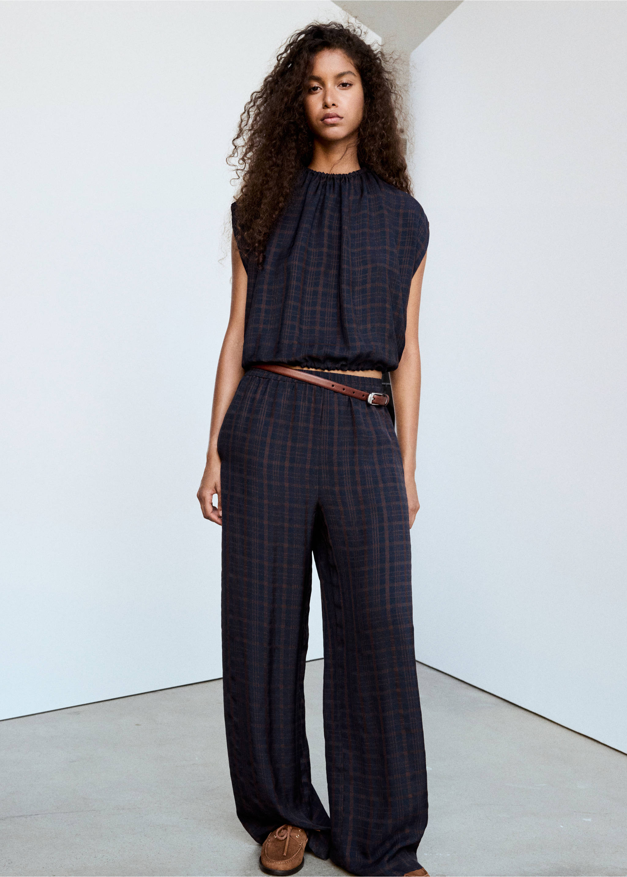 Gathered check blouse - Details of the article 1, Blue. Ref: 37084110-00.