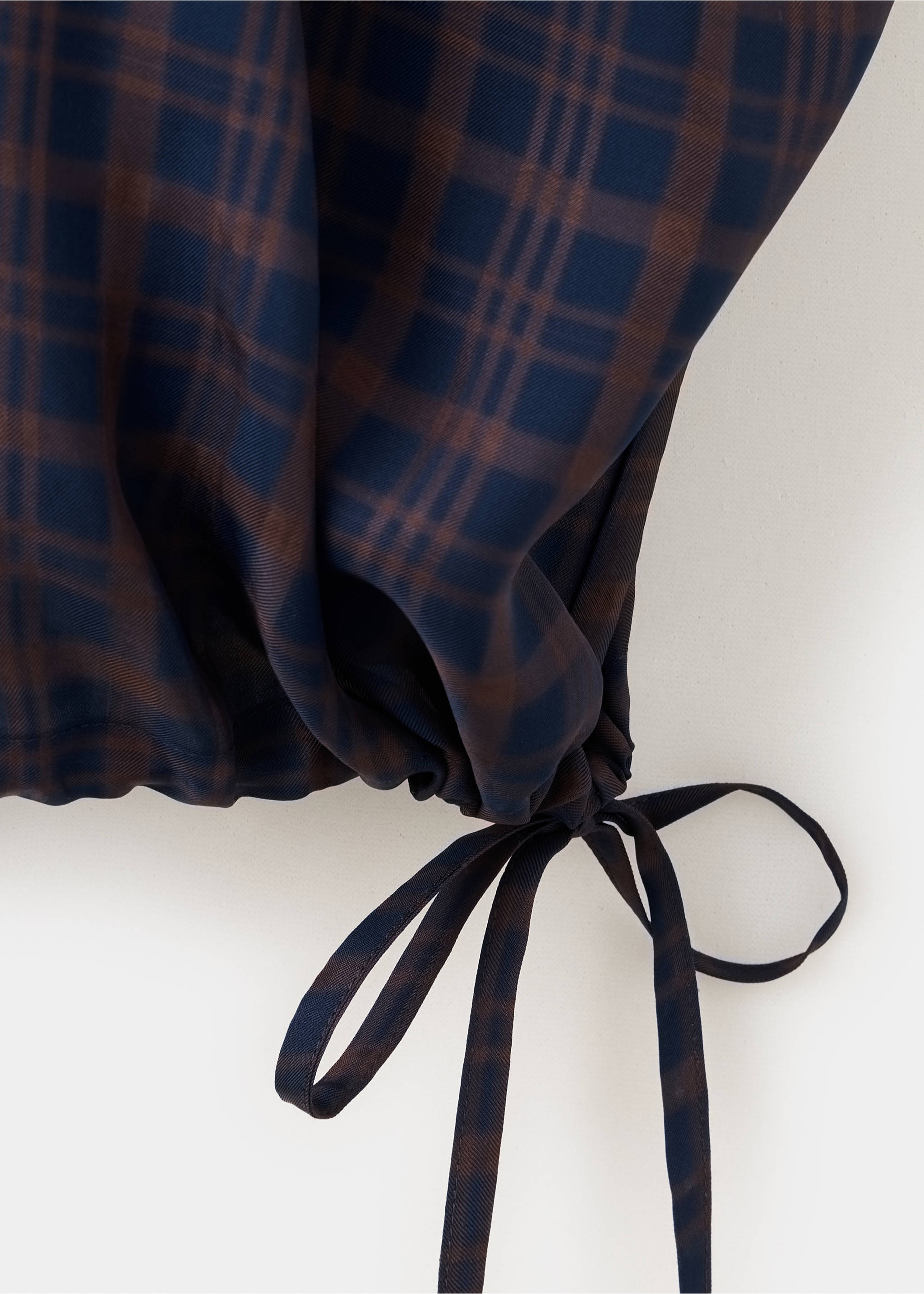 Gathered check blouse - Details of the article 8, Blue. Ref: 37084110-00.