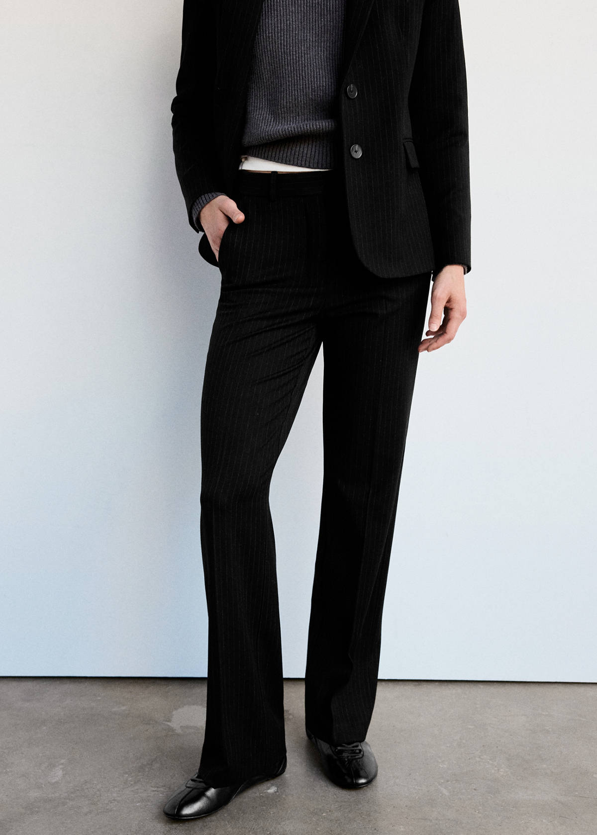 Straight-fit suit trousers — Black