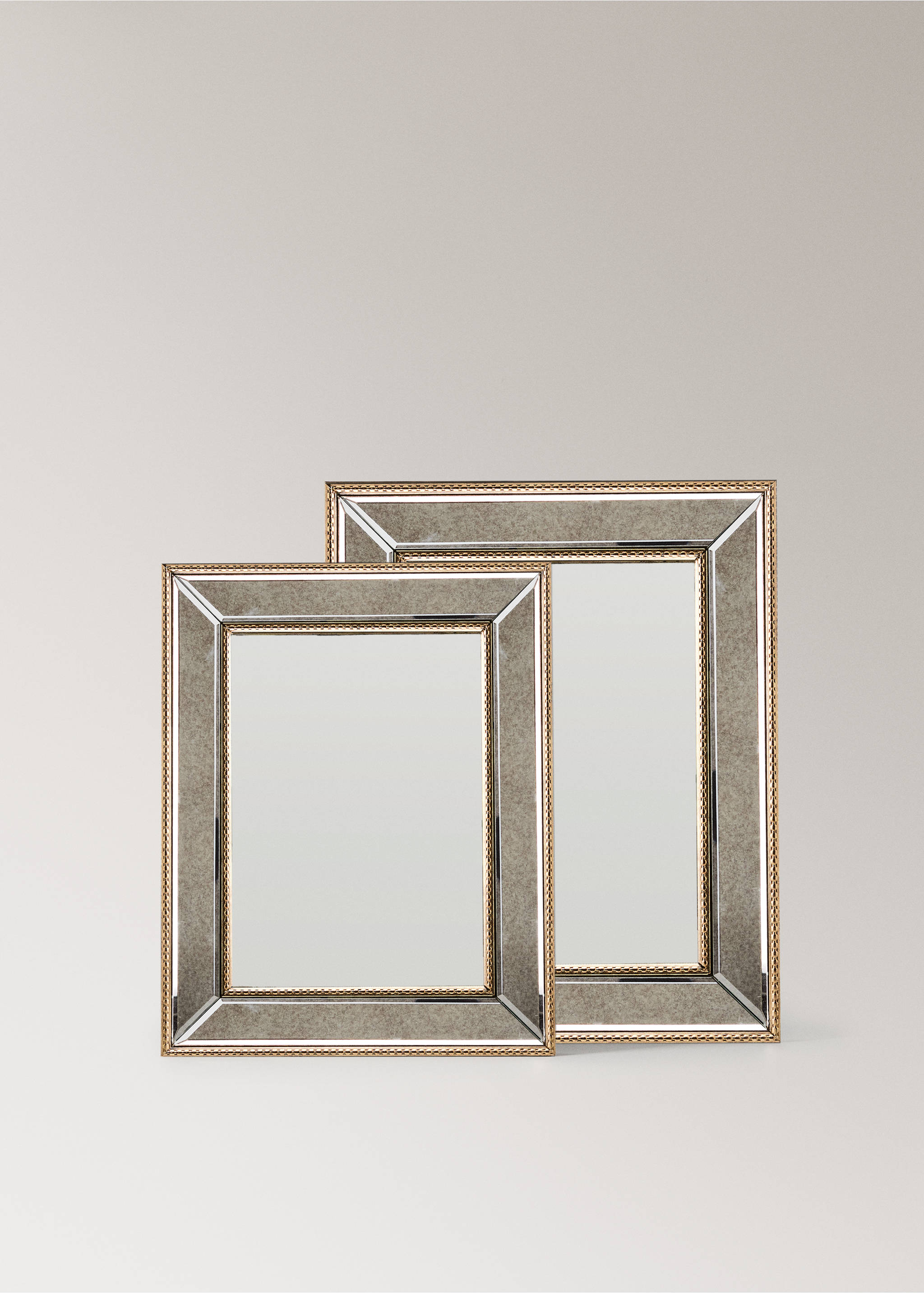 Rectangular mirror with antique edges - Details of the article 4, Gold. Ref: 37084113-00.
