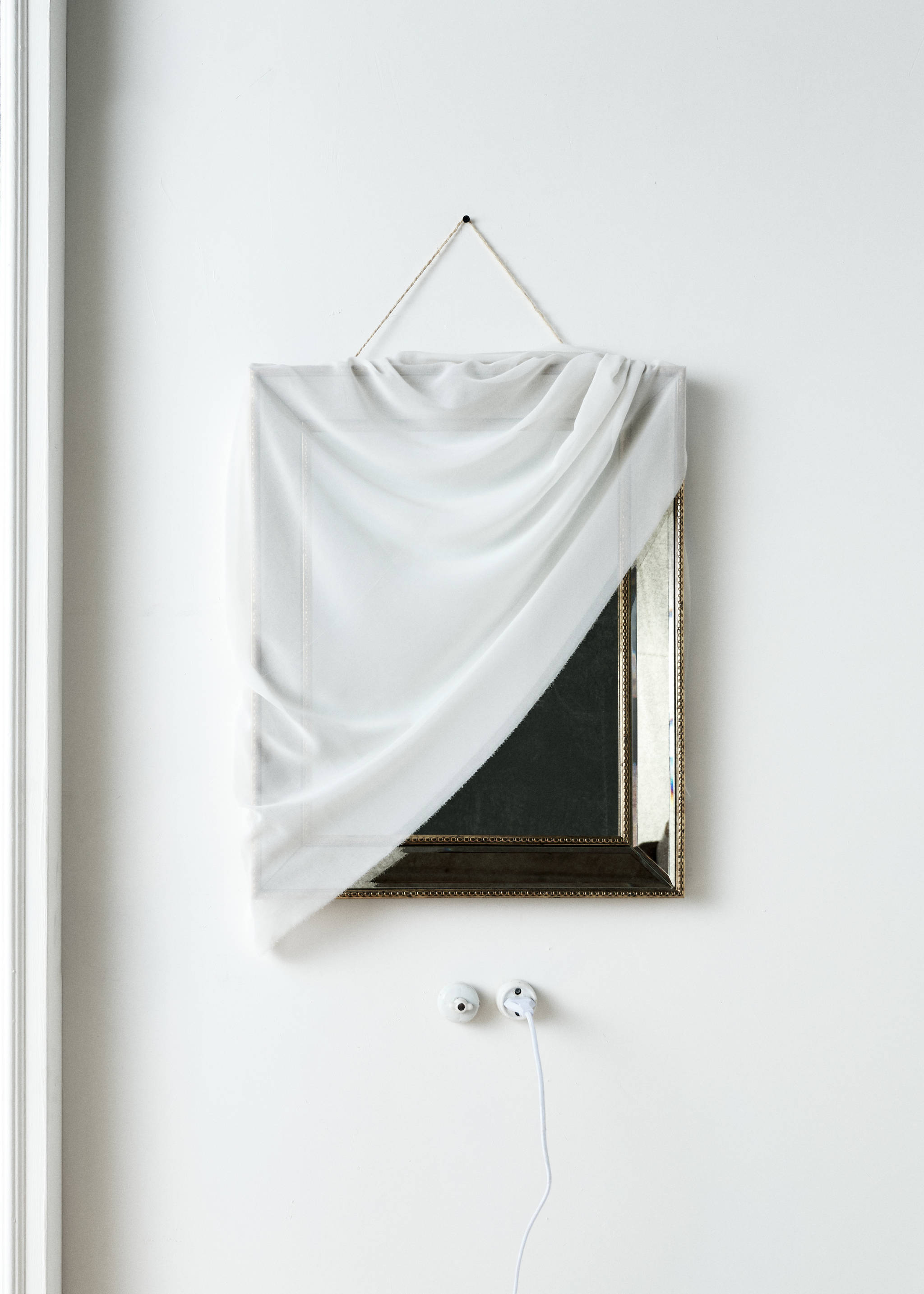 Rectangular mirror with antique edges - Details of the article 5, Gold. Ref: 37084113-00.