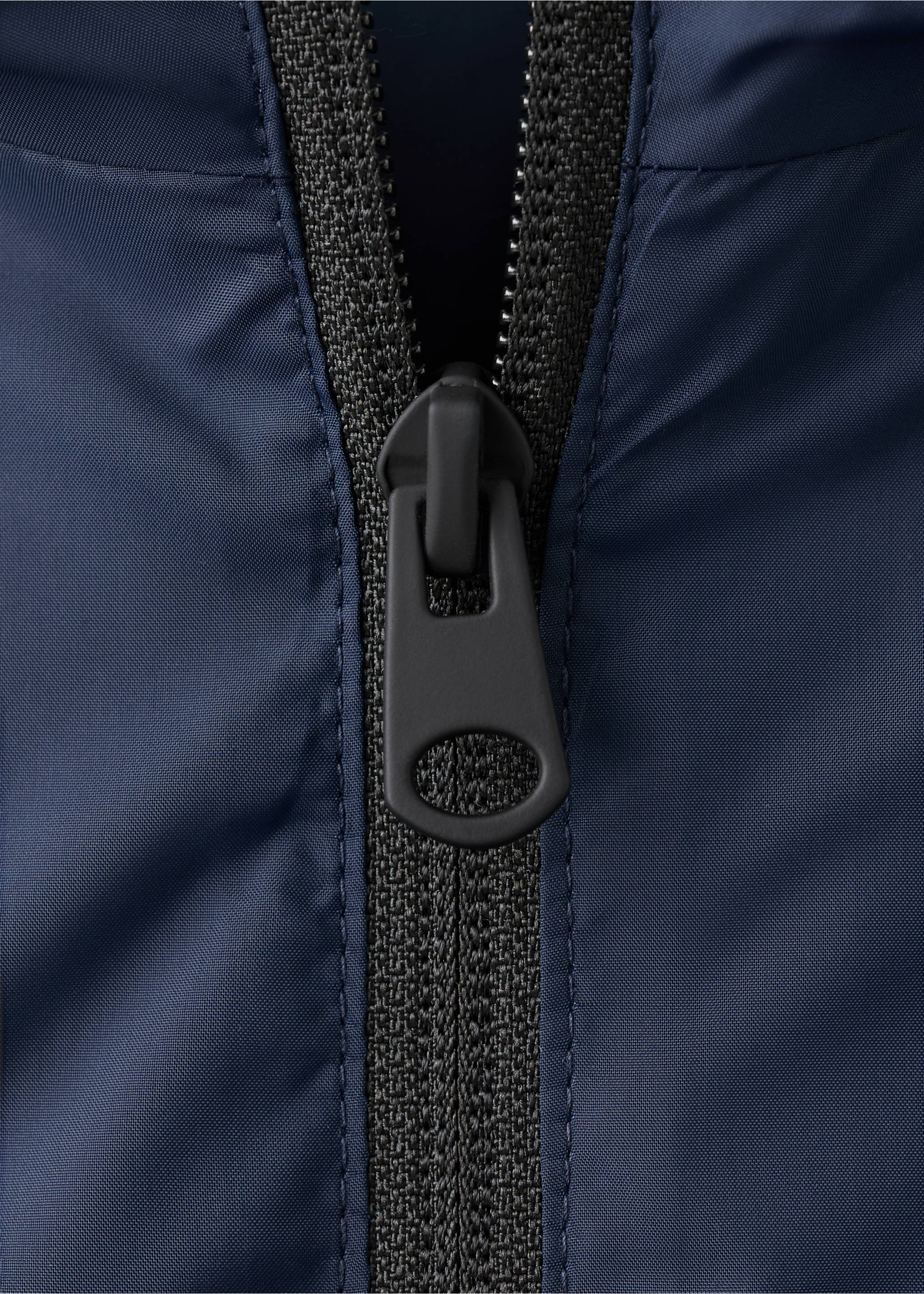 Anorak pepe - Details of the article 8, Dark Navy. Ref: 37084400-00.