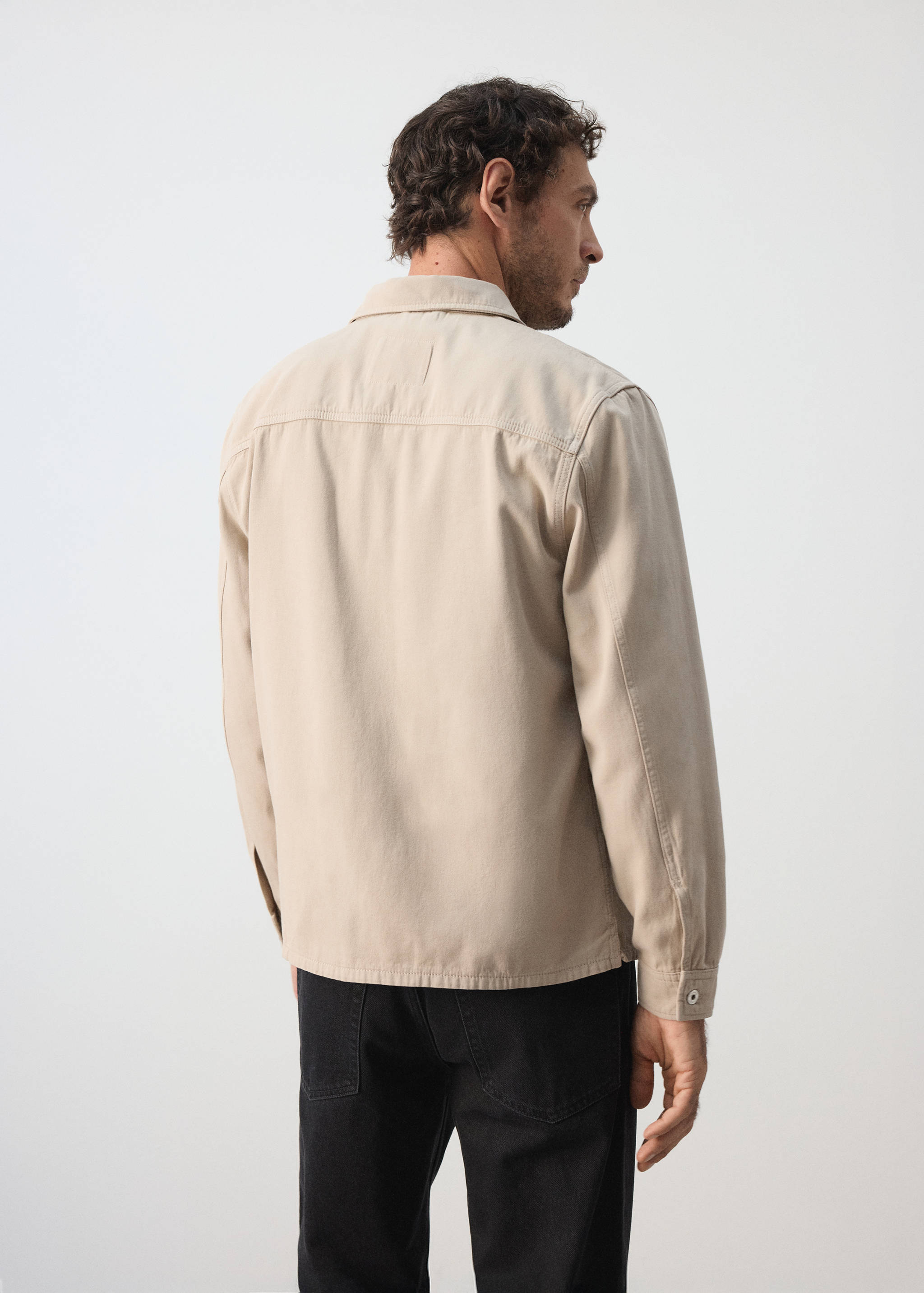 Denim overshirt pockets - Reverse of the article